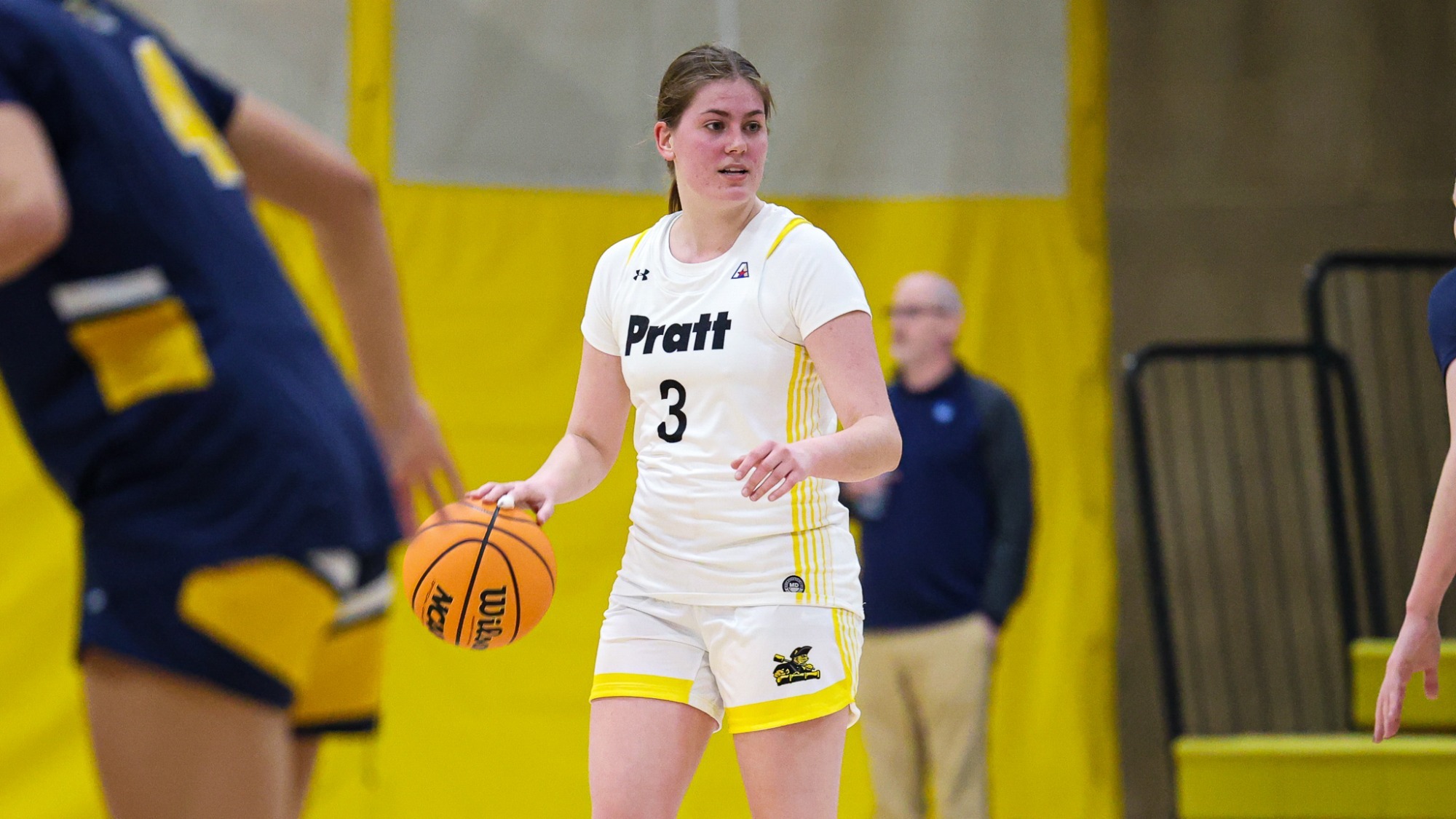 Lola Mactavish dribbles the ball 