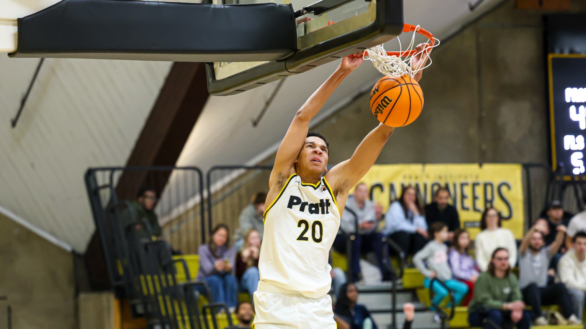Kurt Thomas dunks the ball with two hands