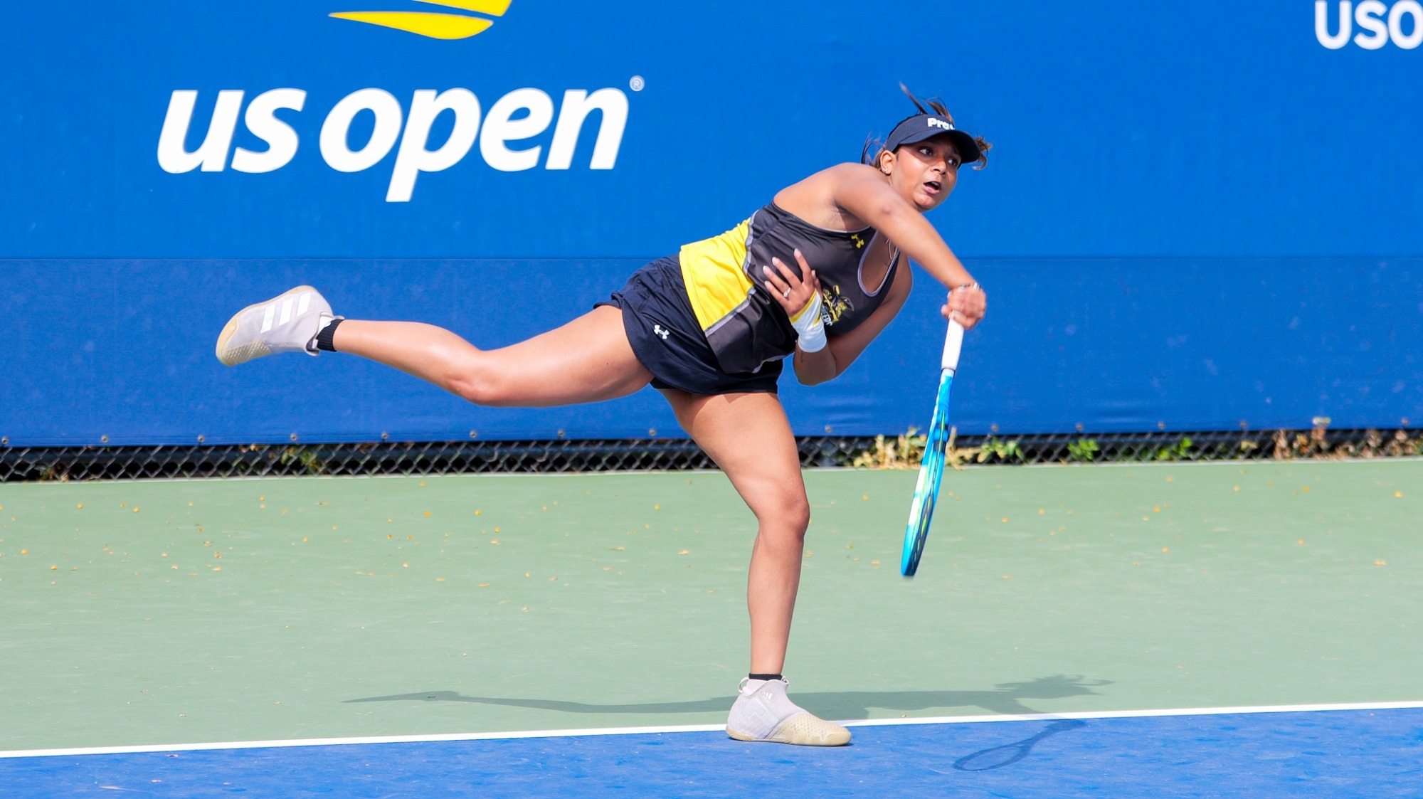 Srishti Agarwal serves 
