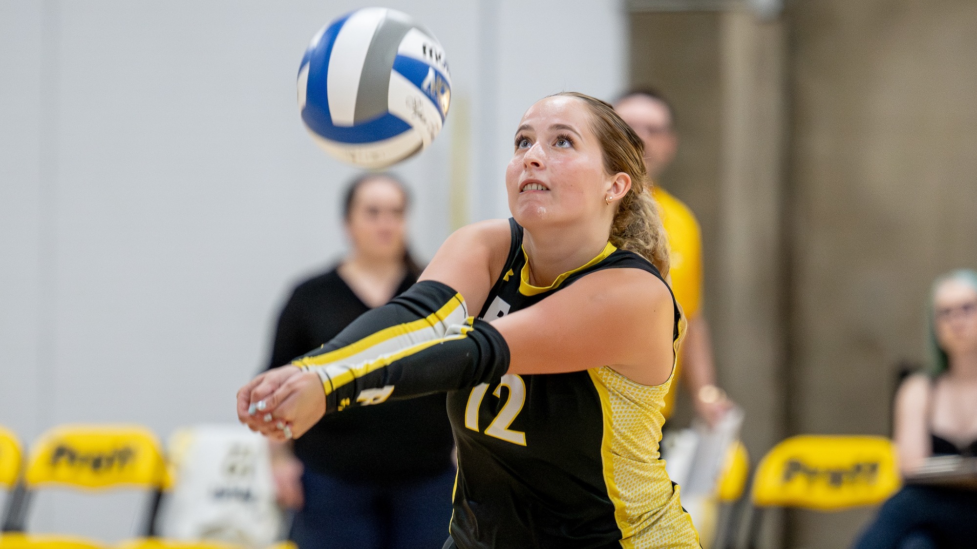 Gabriella Prieto bump passes a ball