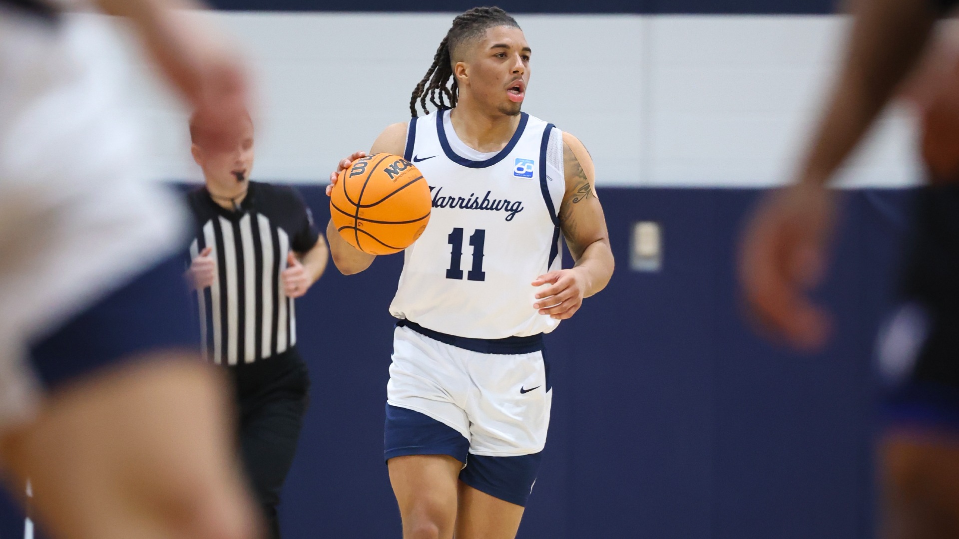 chris henderson dribbles the ball in the backcourt during a win over wilson in 2025
