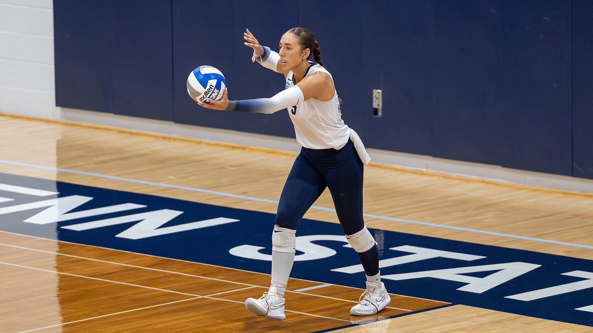 brianna ondishin ribon prepares to serve the ball against gettysburg in 2026