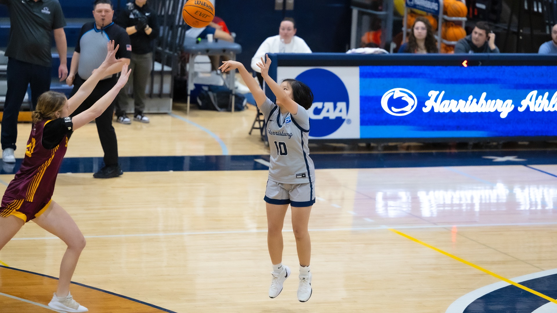 akira cho attempts a straightaway 3-pointer during a game against salisbury in 2026