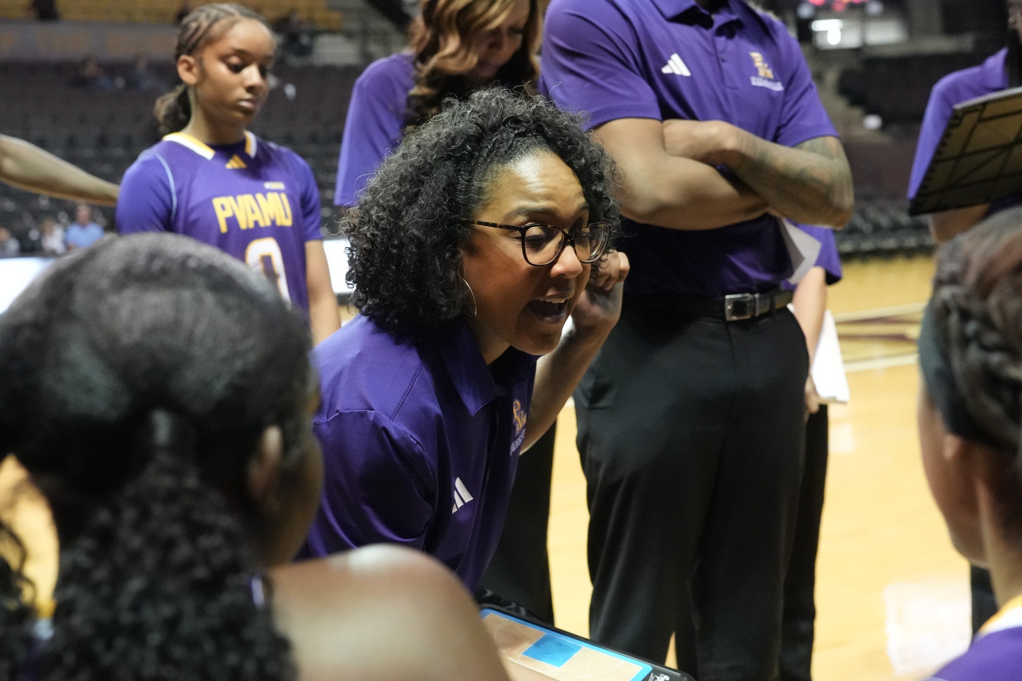 coach huddle with team vs Texas State