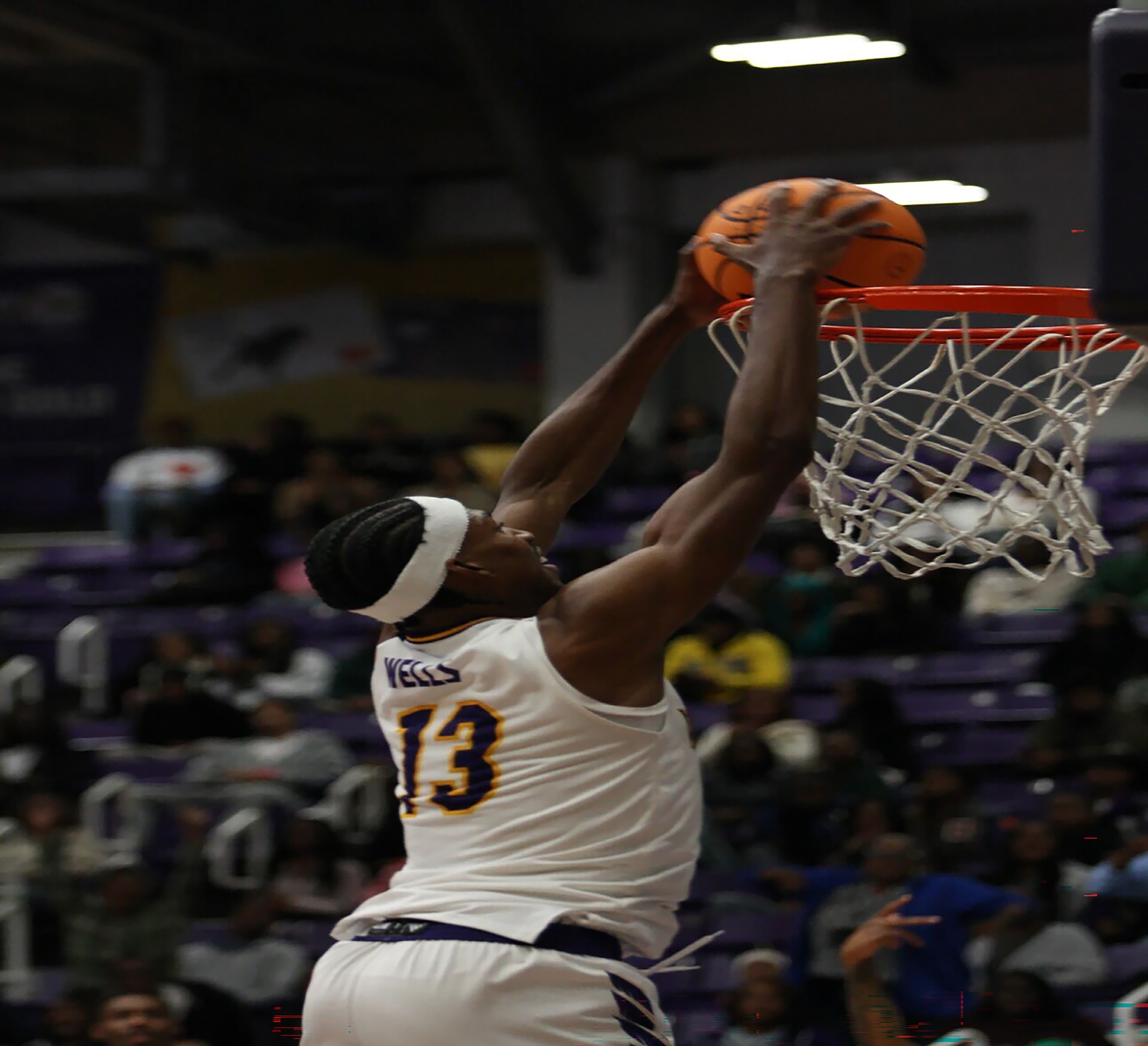 Wells dunking vs UAPB 1.12.26