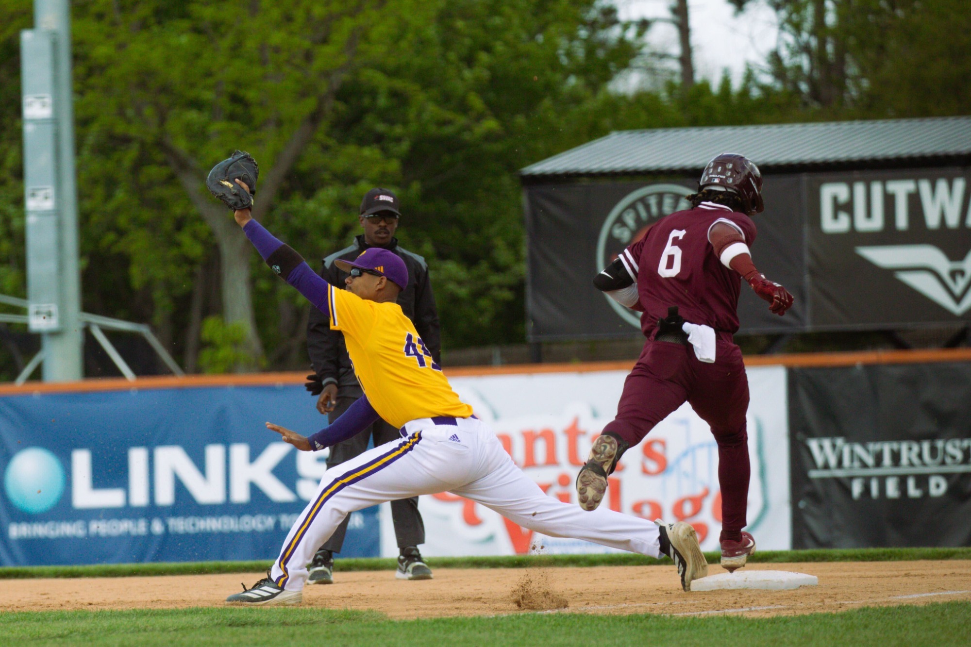 Hunter Ham reaching for ball 