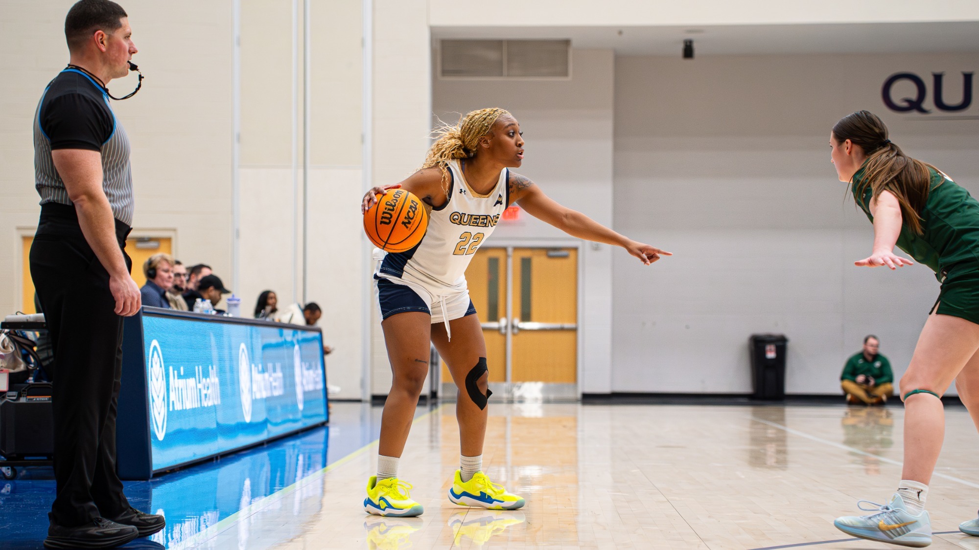 Dayuna Colvin pointing at spot vs USC Upstate