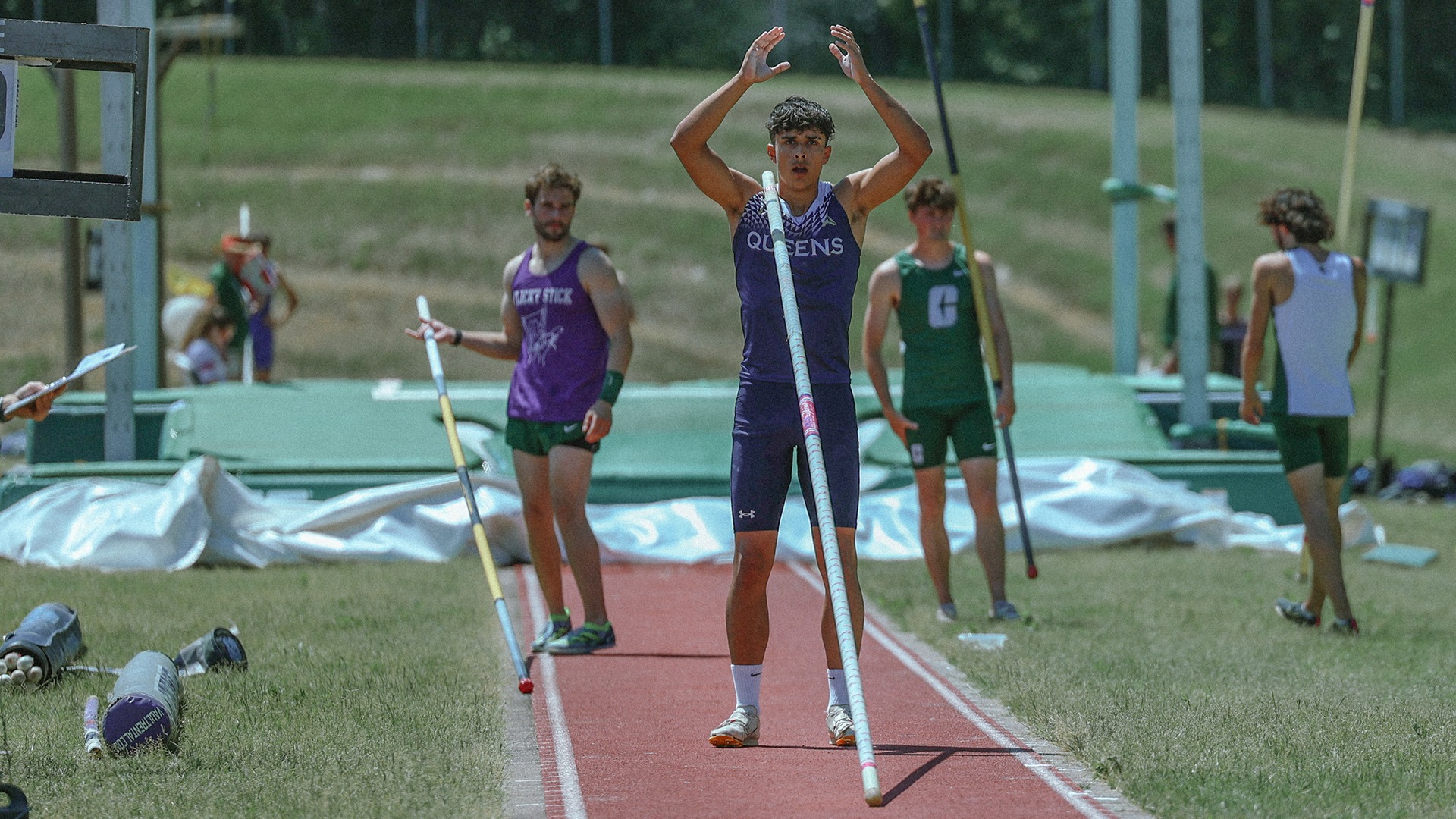 Alex Mannel pole vault clap