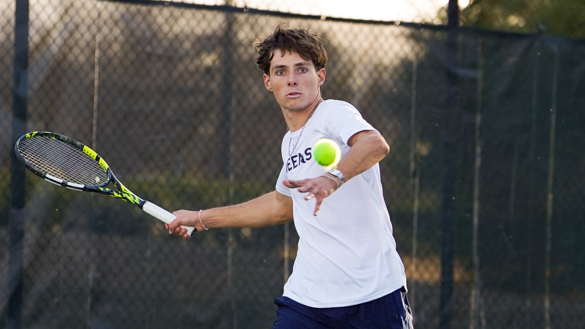 Noe Villen receiving serve