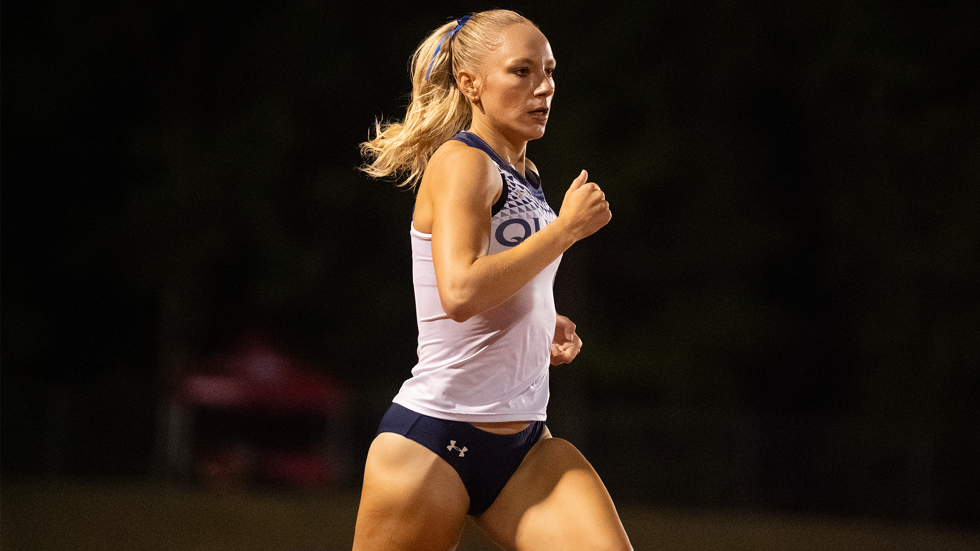 Simone Mouras running 800 meter invite at Charlotte Invitational