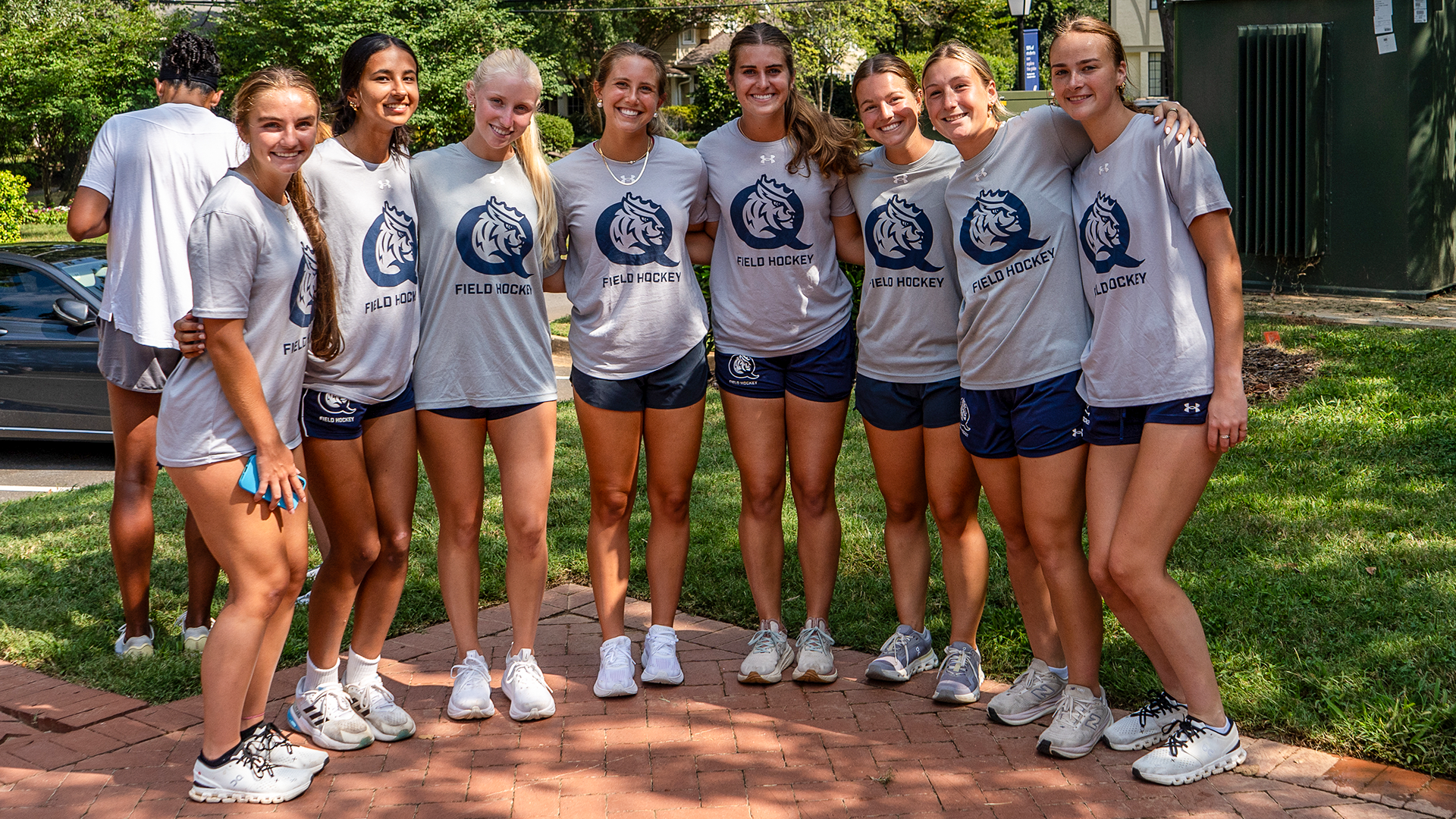 Field hockey poses for photo on new student move-in day. 