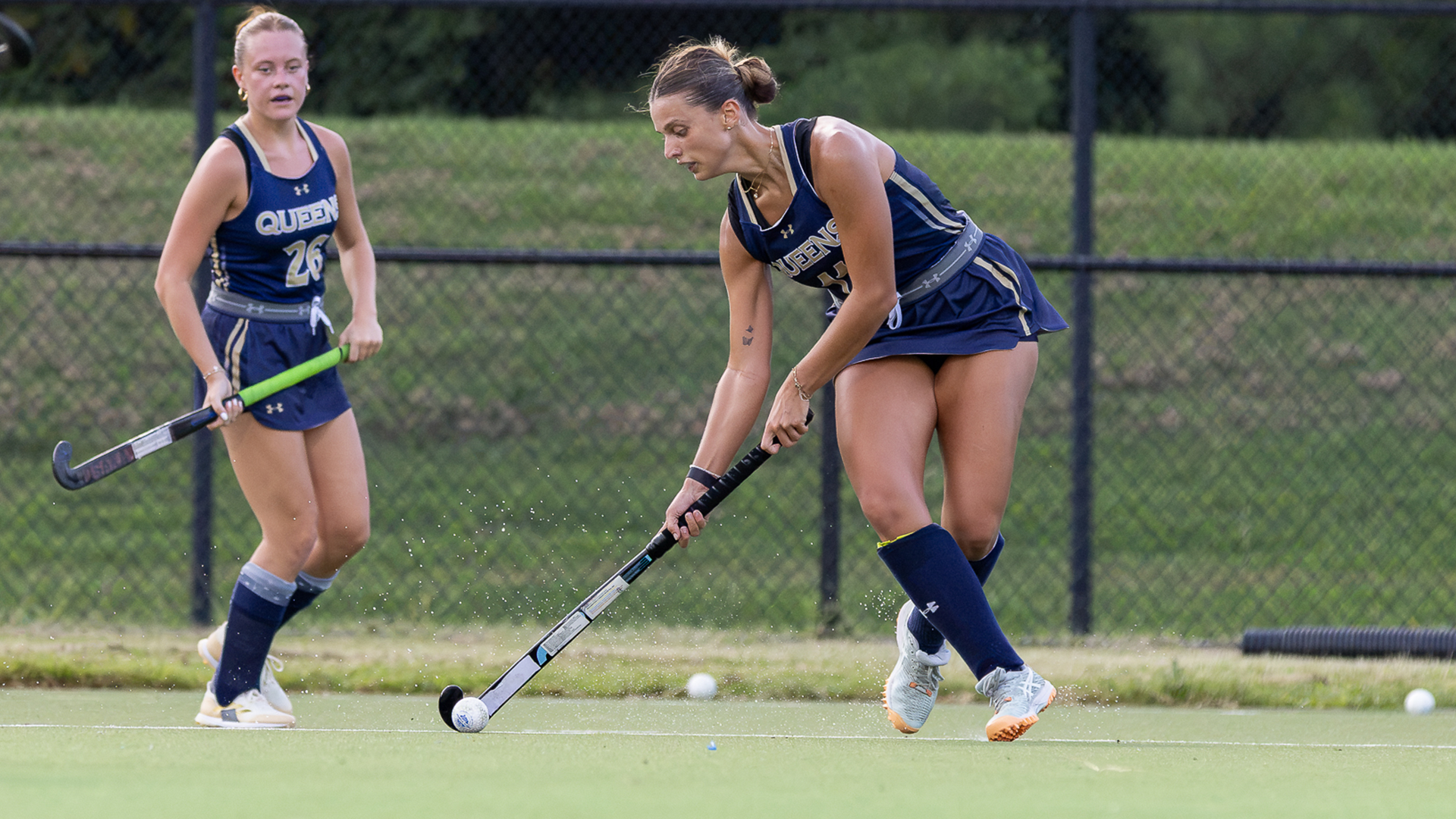 Delfina Gonzalez Fontan transitioning the ball up the field