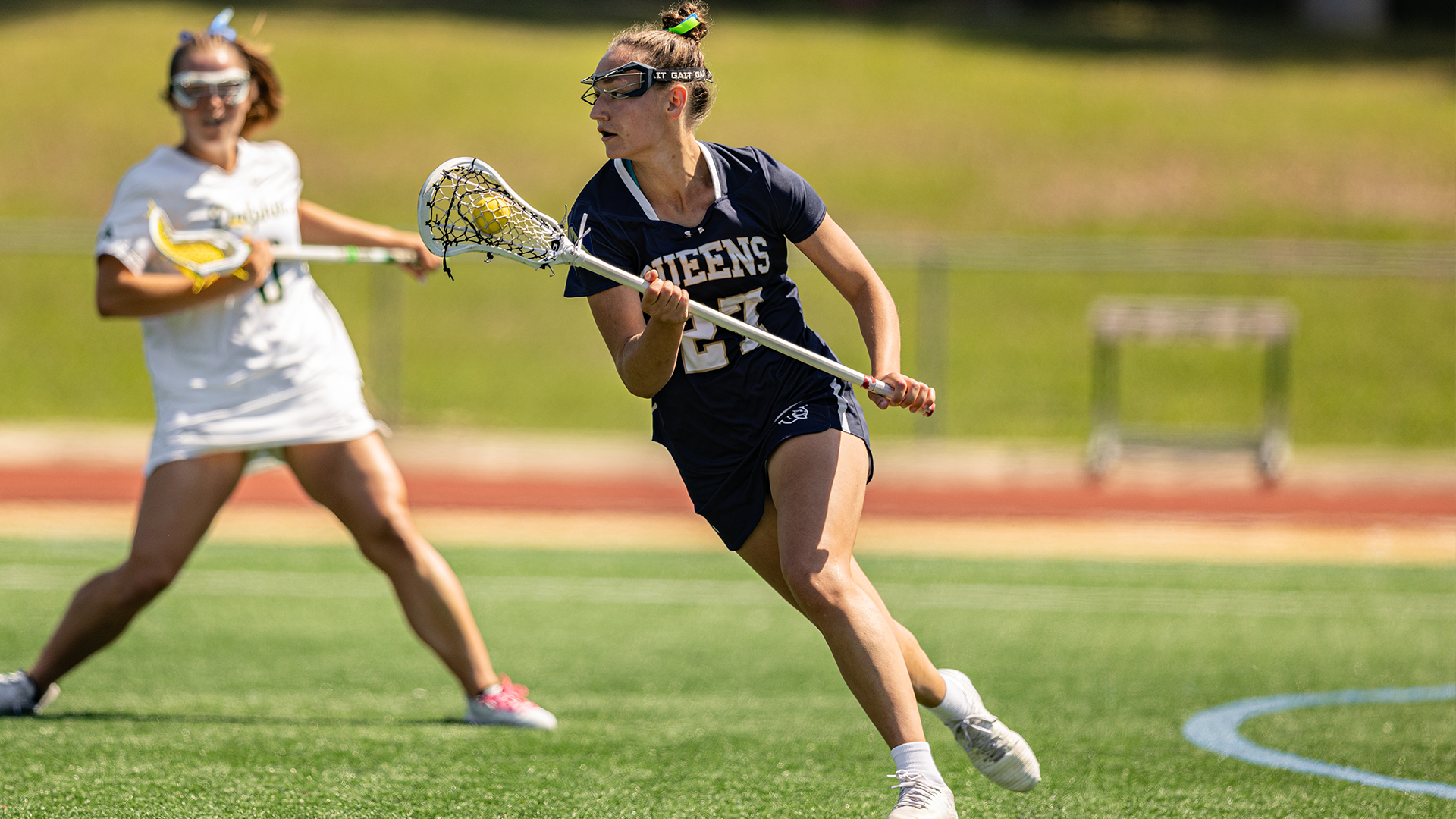Sydney Fraser attacking with the ball.