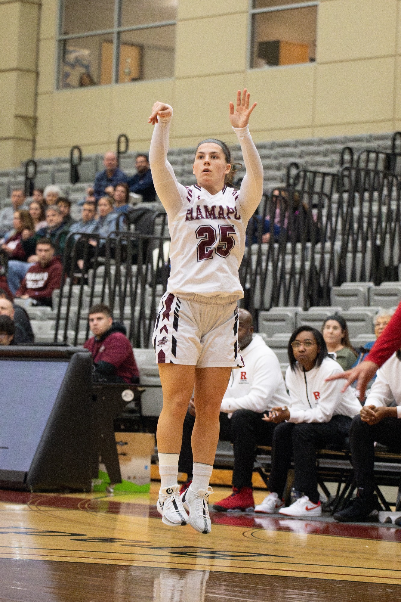 WOMEN'S BASKETBALL TO HOST ELITE CLINIC Ramapo College of New Jersey