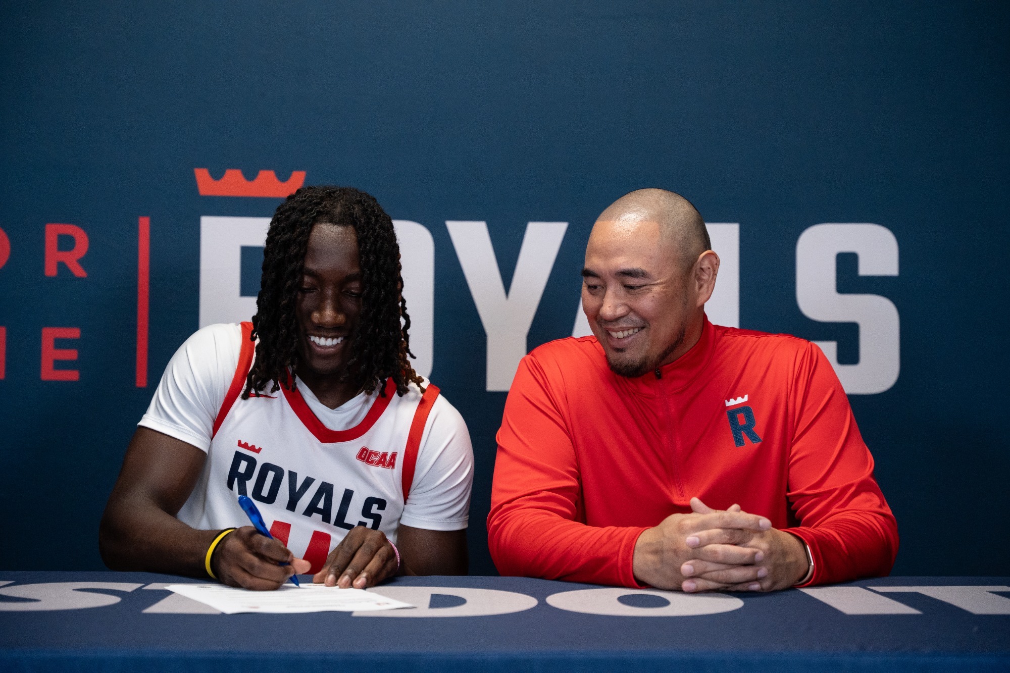 Bright Boateng signs with Men's Basketball