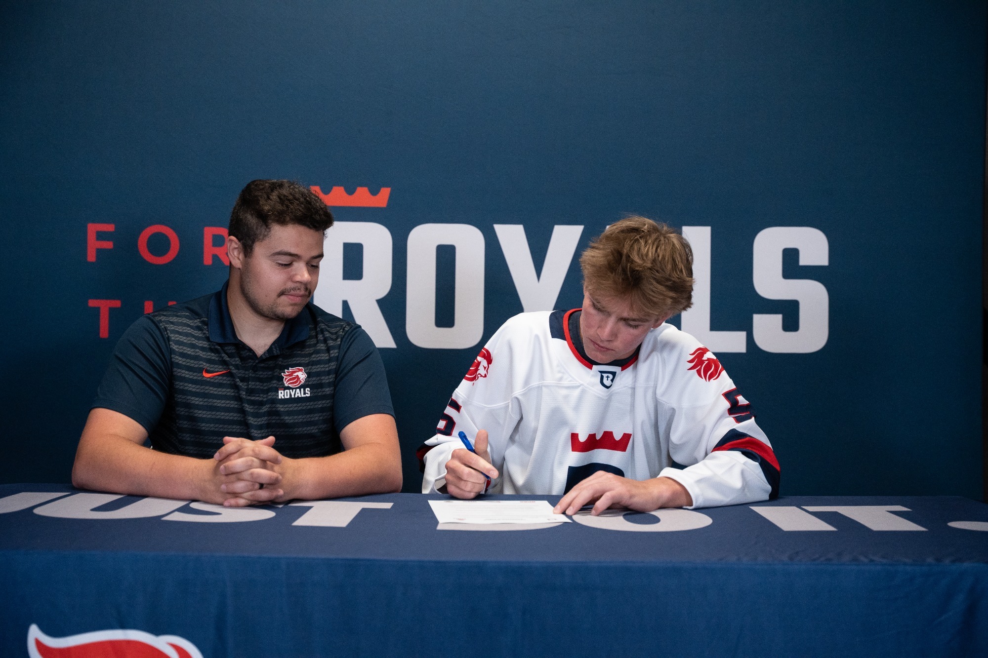 Cole Nieman signing with Royals Hockey. 