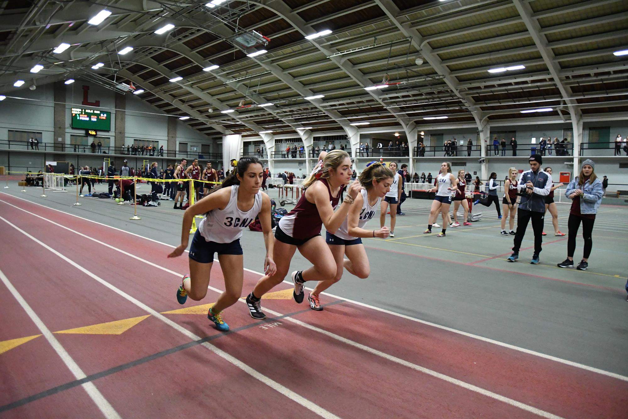 Women's Track & Field Has Runners Compete at Fastrack National Invite