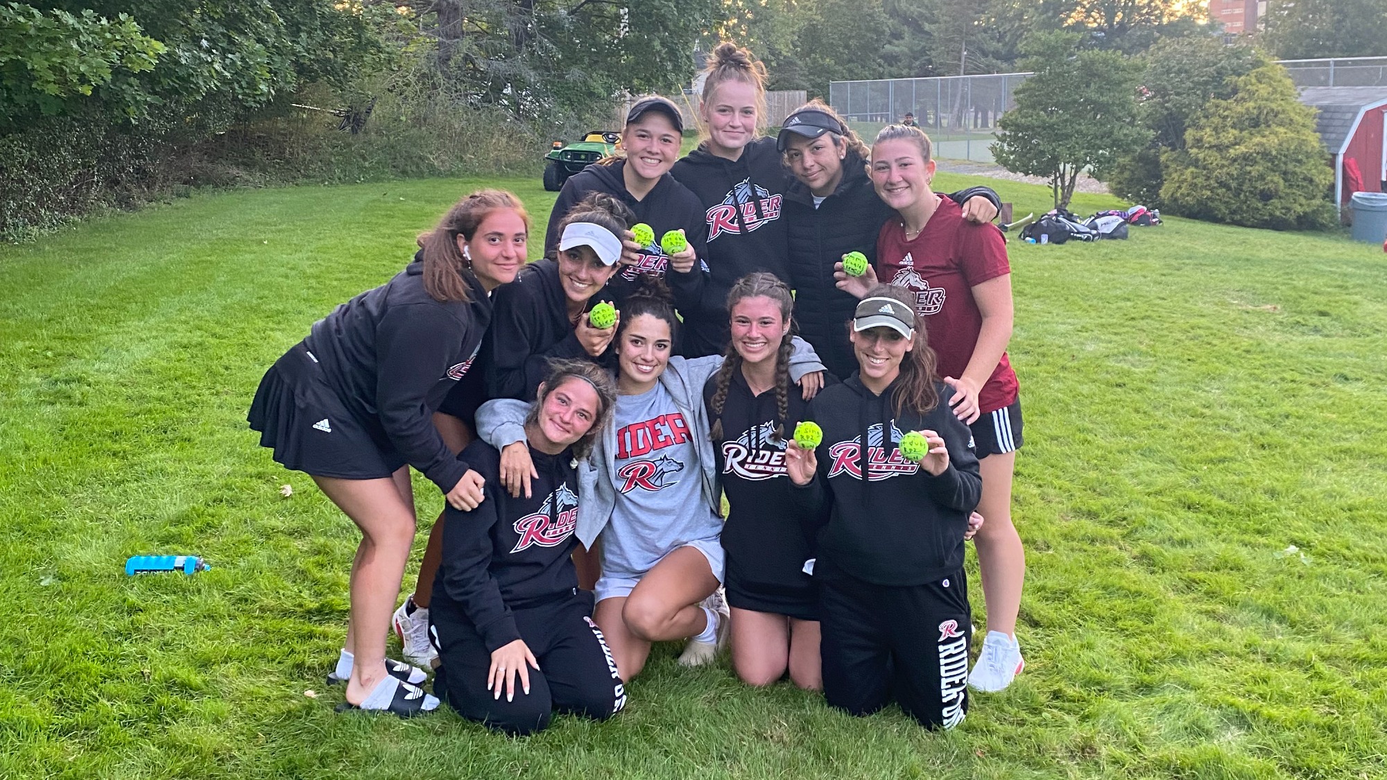 Women's Tennis Team Has Successful Day at Siena Invitational Rider