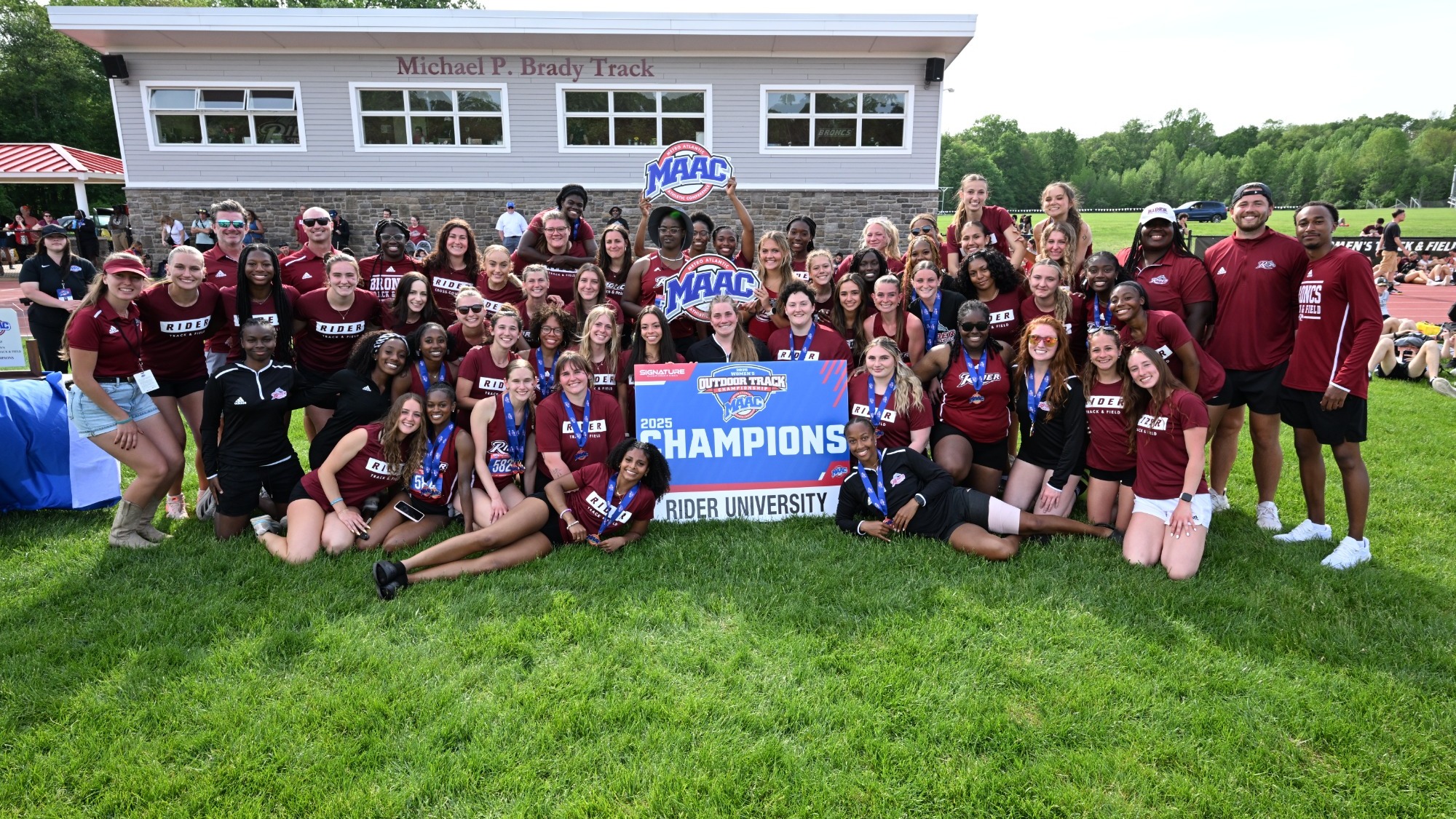 Women's TF 2025 MAAC Champion Team Photo