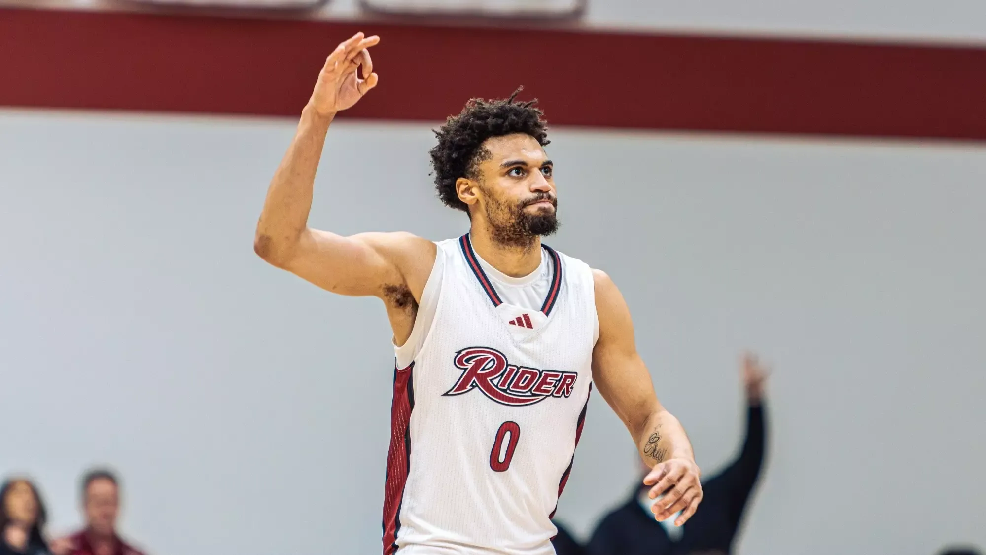 Zion Cruz Iona 2025-26