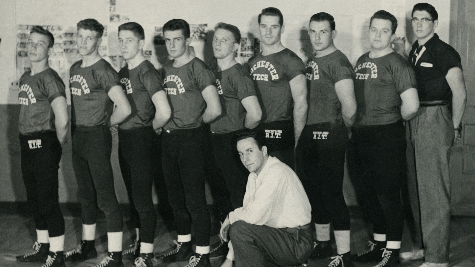 16_195354_wrestlingTeam_web