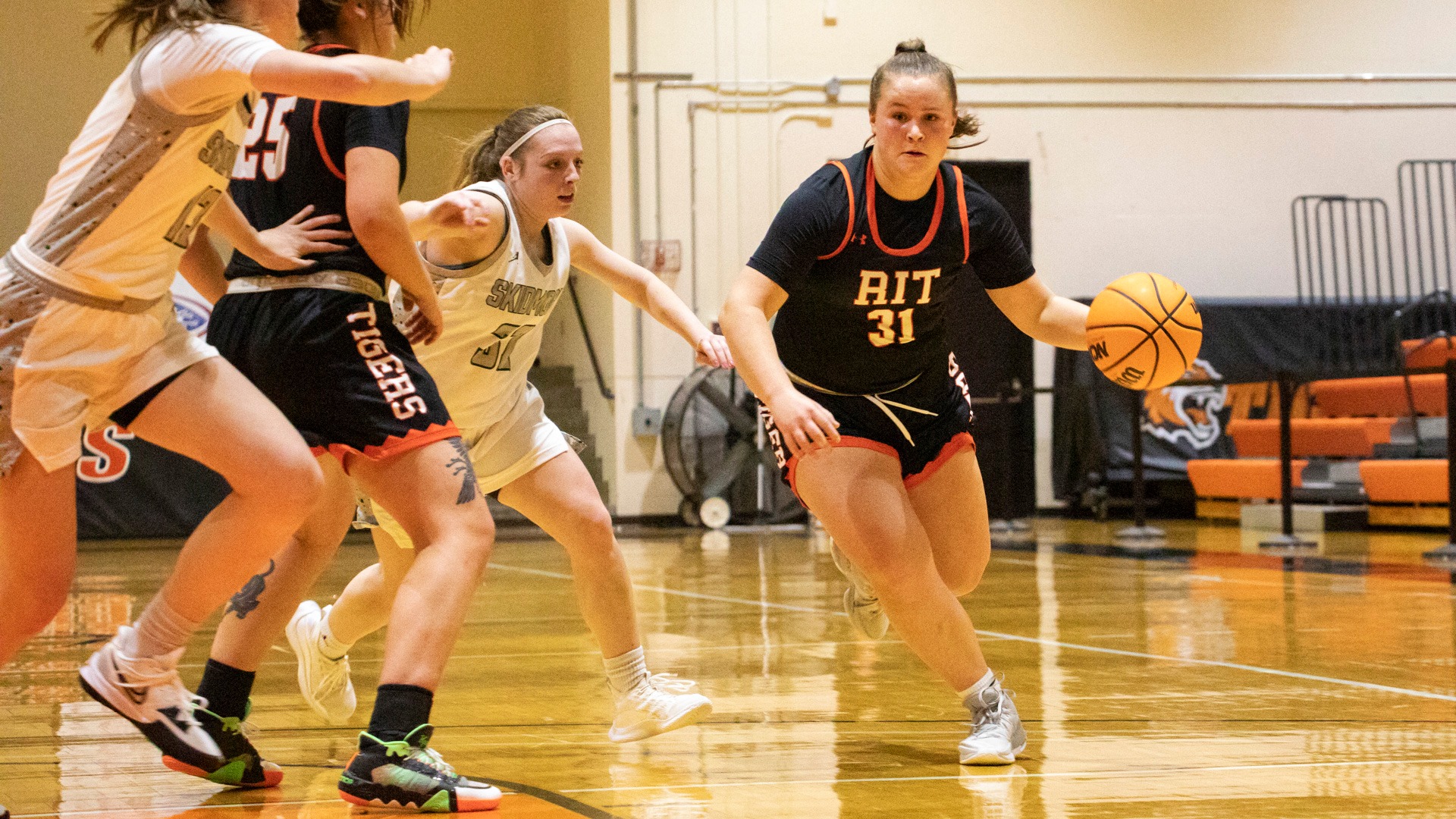 Women's Basketball falls to Vassar, 7152 Rochester Institute of Technology Athletics