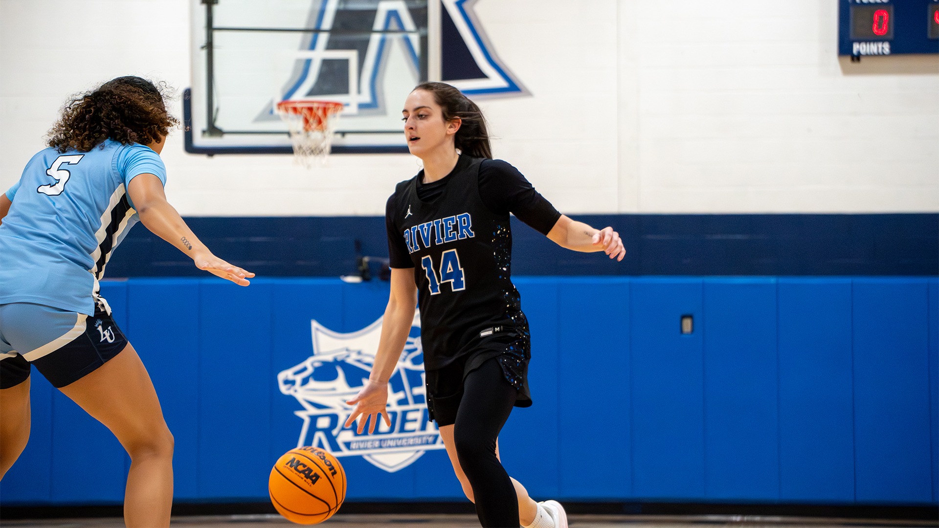 Gianna Donato Dribbling