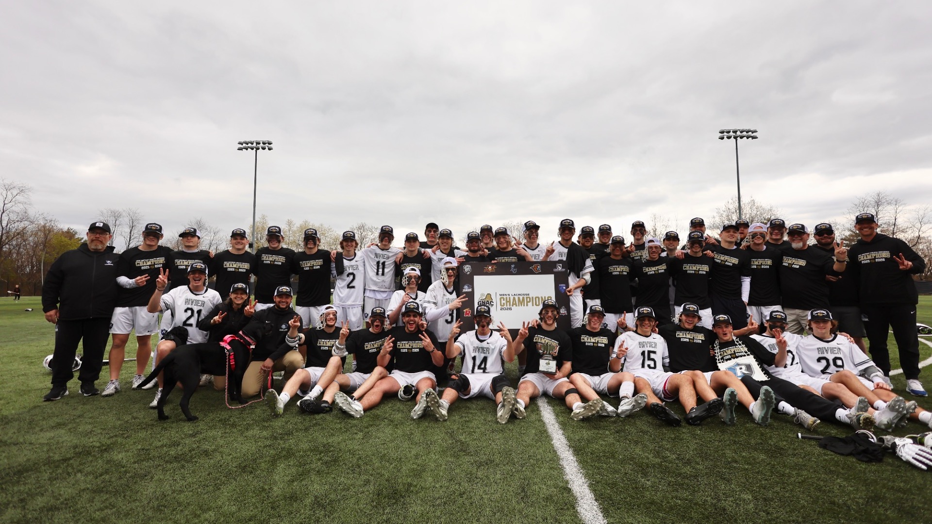 TEAM PHOTO WITH TROPHY