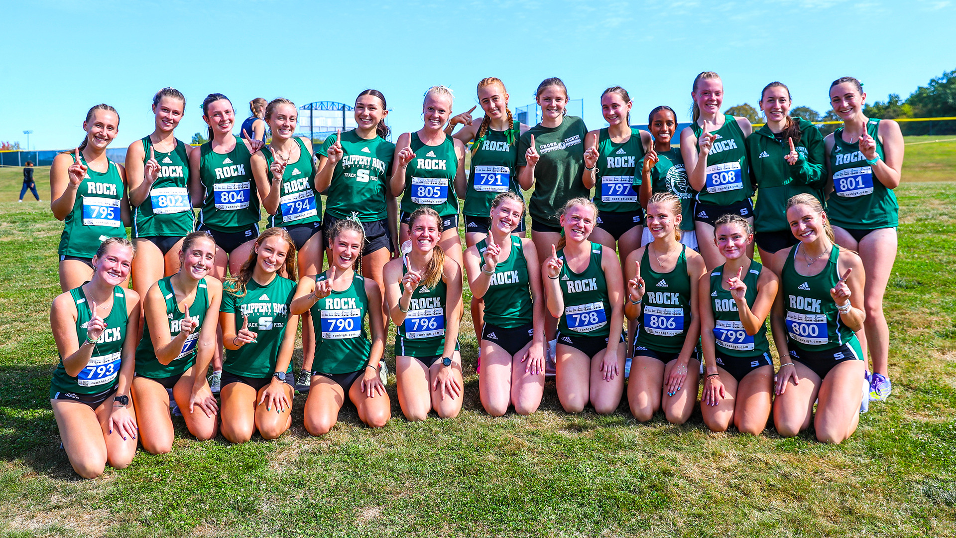 Women's XC Team winners at Allegheny