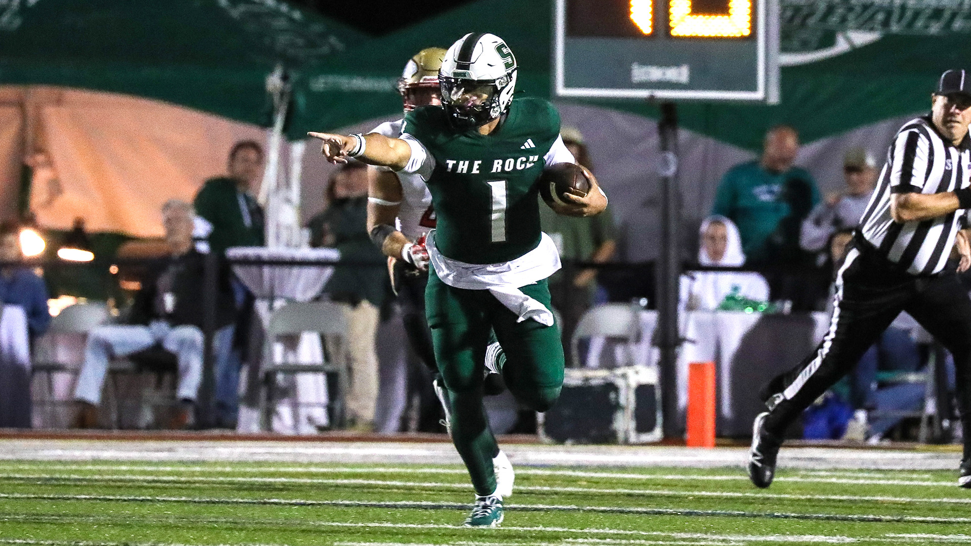 DaOne Owens rushes vs Seton Hill