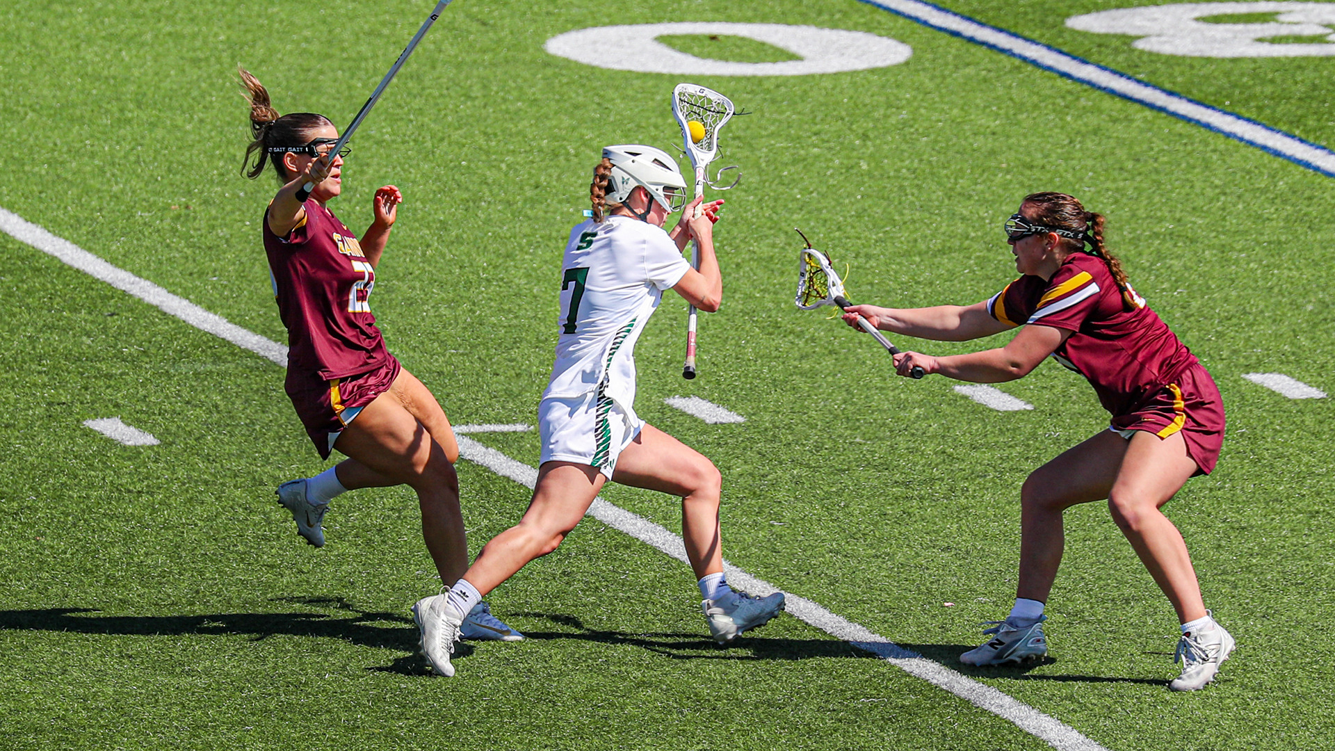 Erin Melcher splits defenders vs Gannon