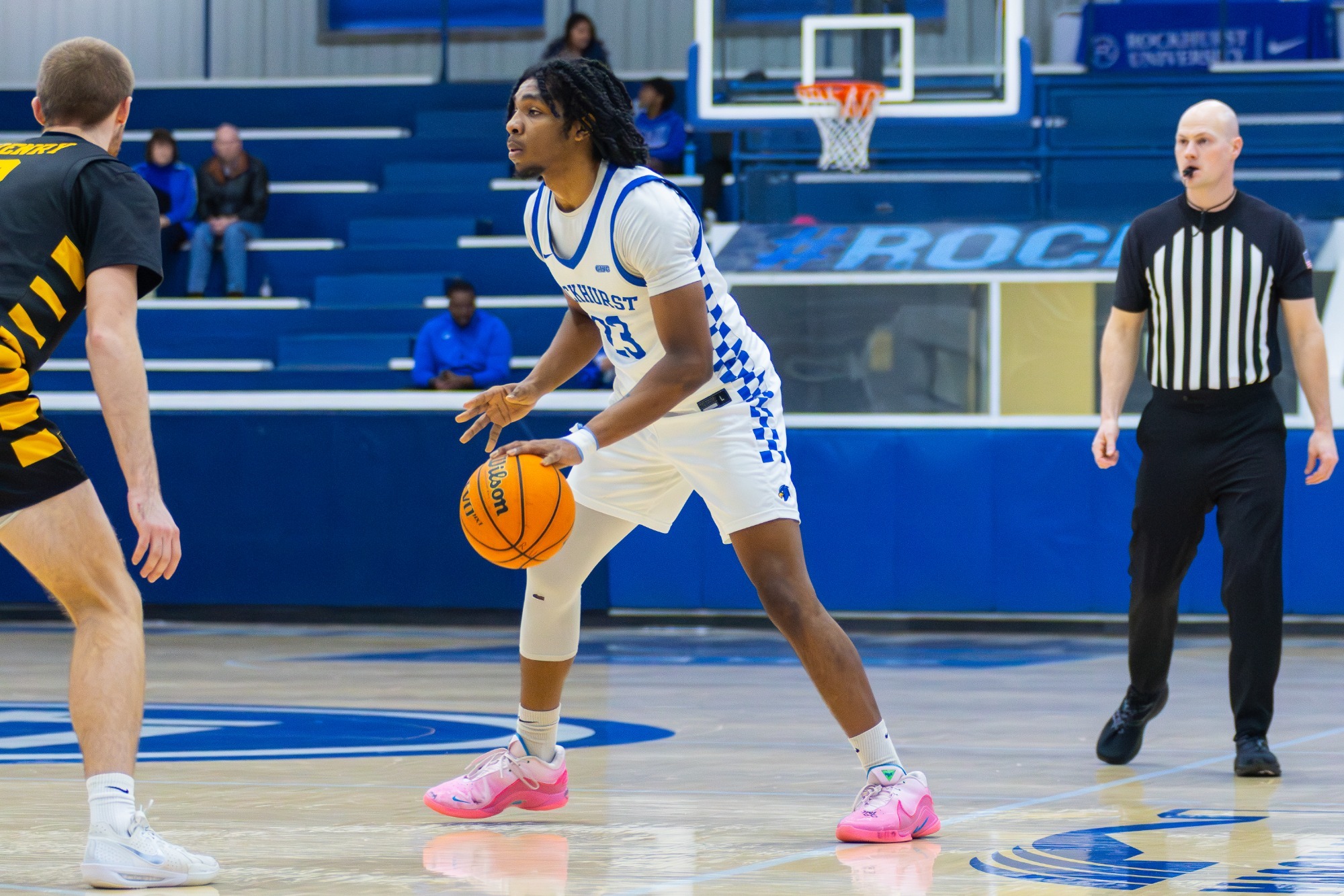 Jaylen Wesley dribble