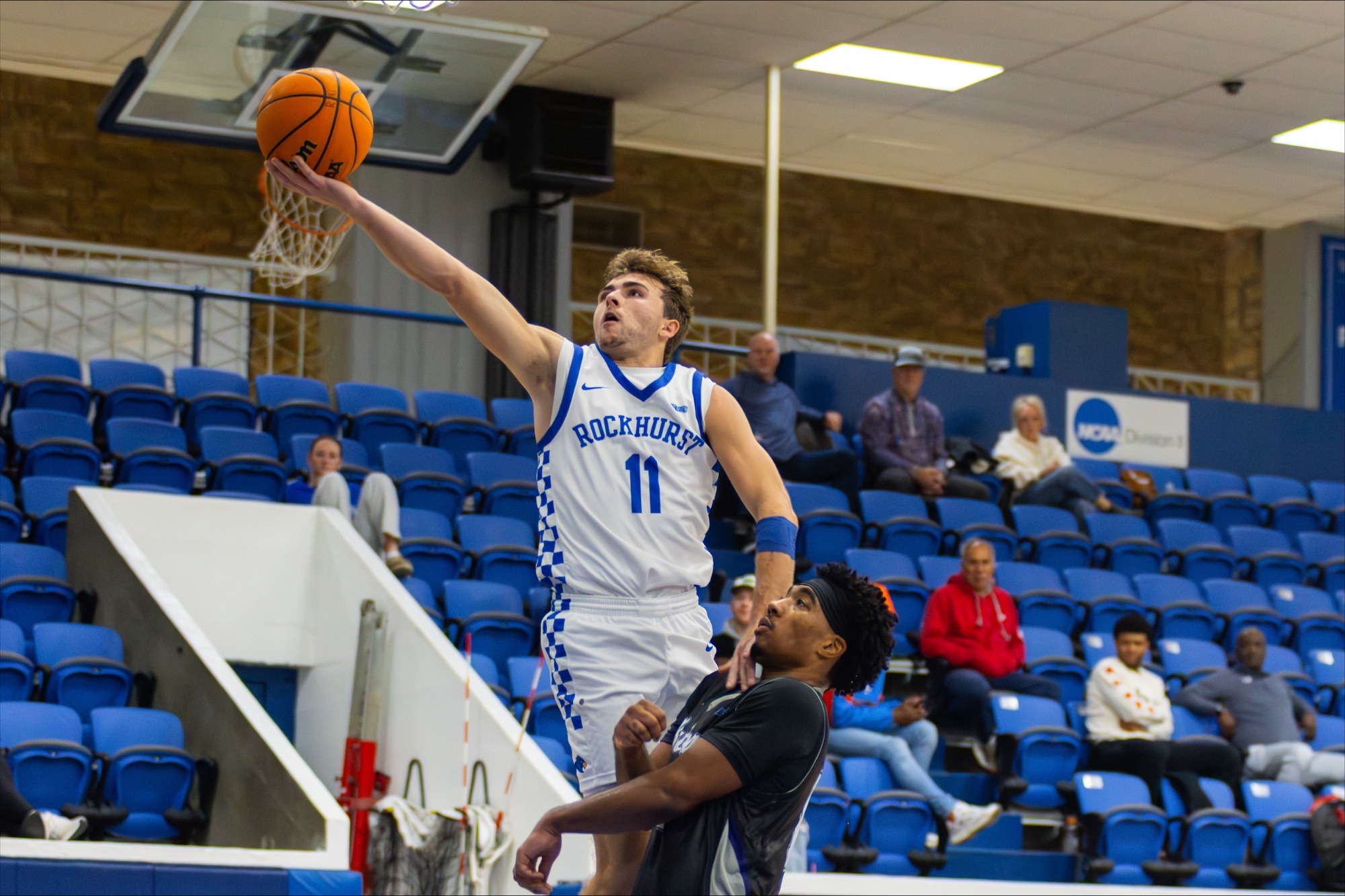 Drenin Dinkins layup