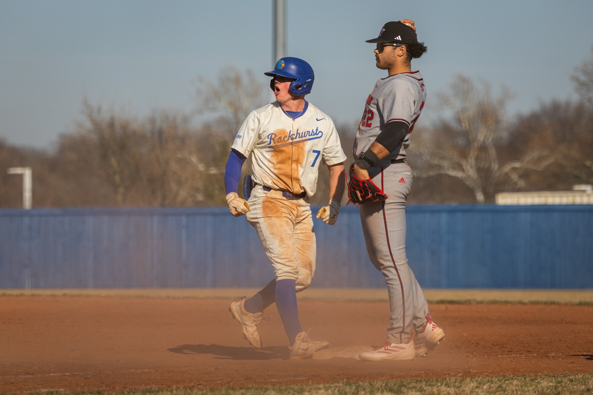 Dakota Hanna on base
