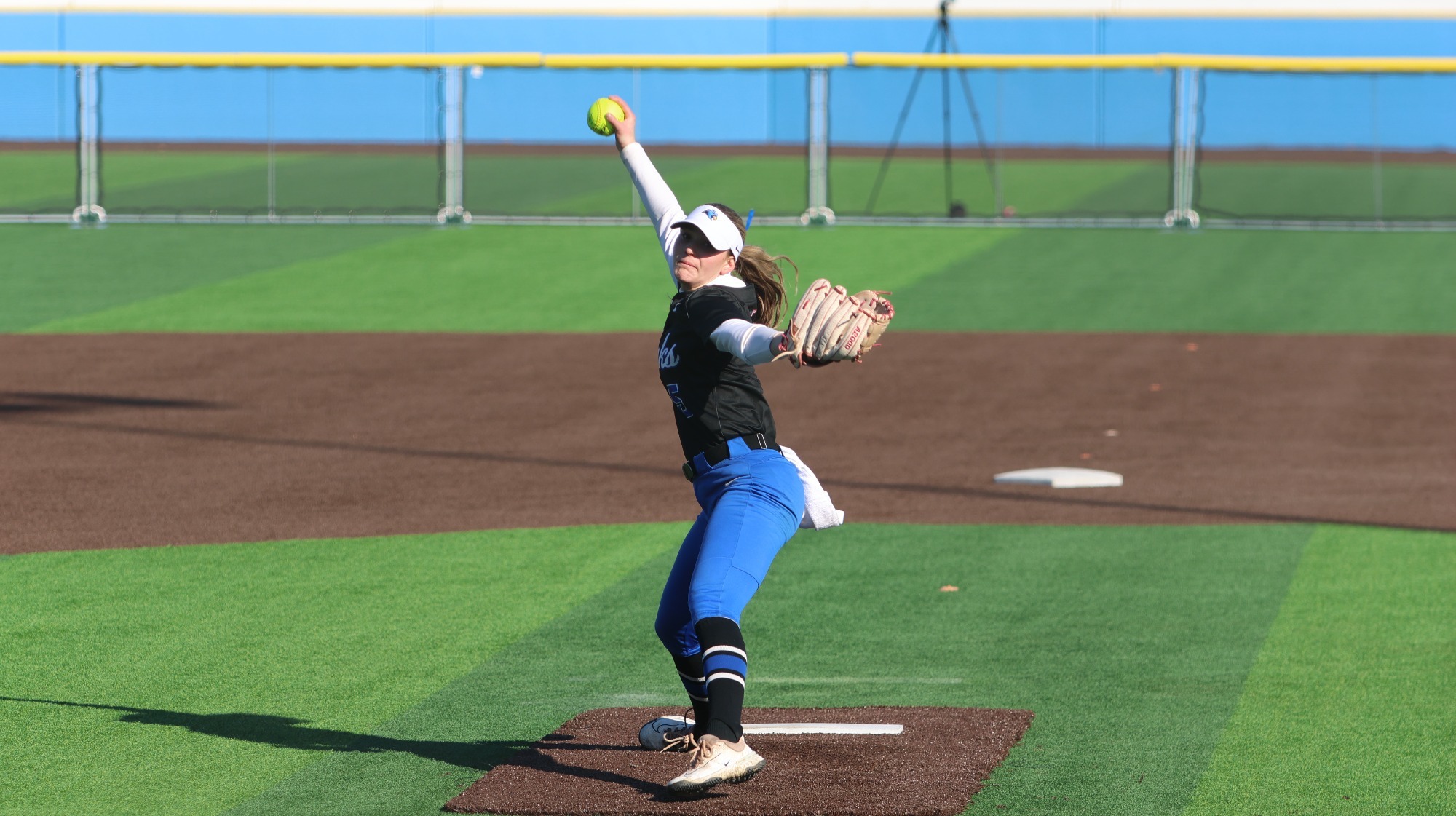 Avery Huffman pitching