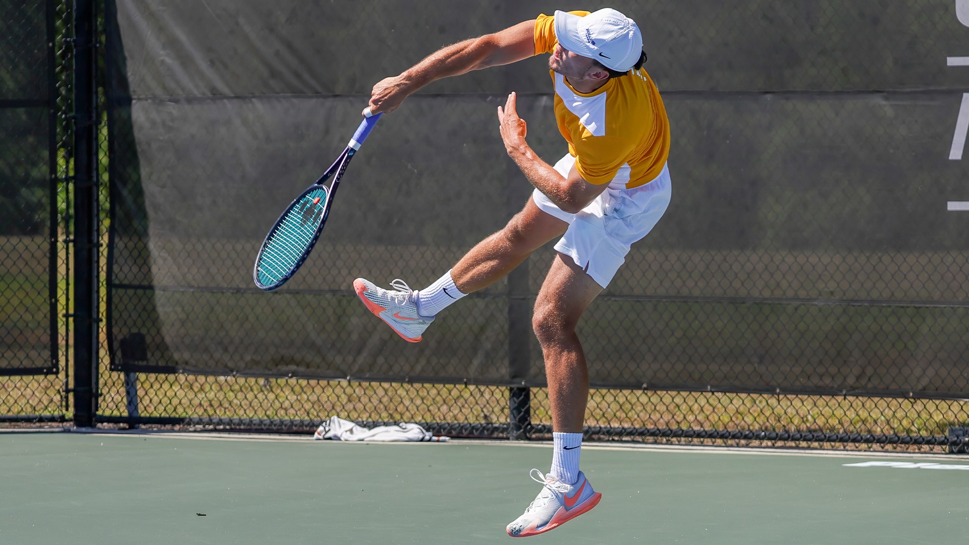 MTEN FAbian Gusic serving