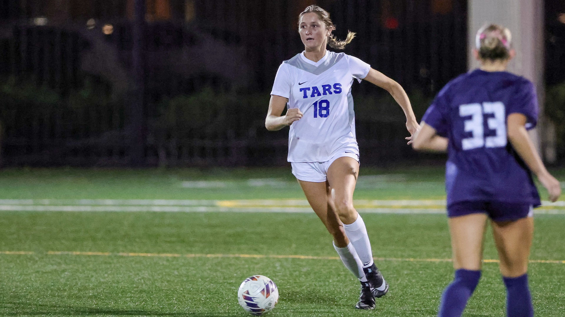 WSOC Gabby Mellett dribbling