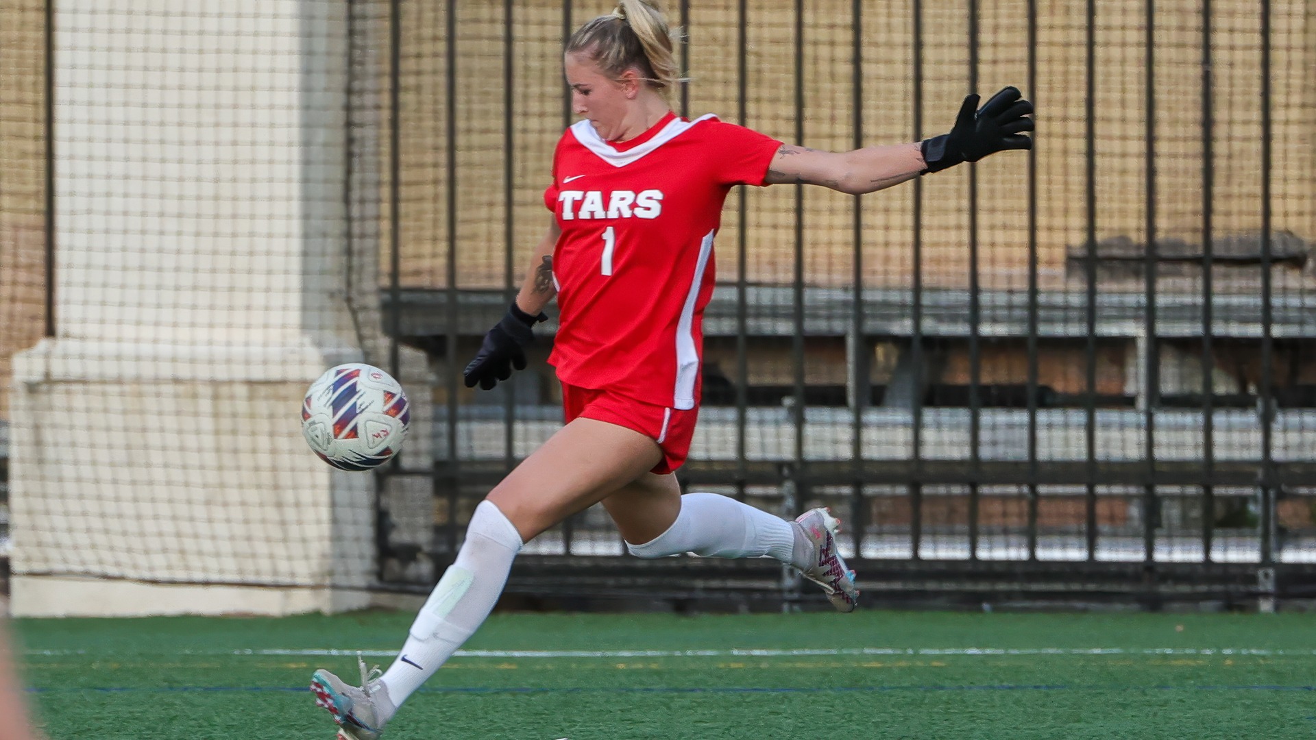 WSOC Lauren Mehos punt kick