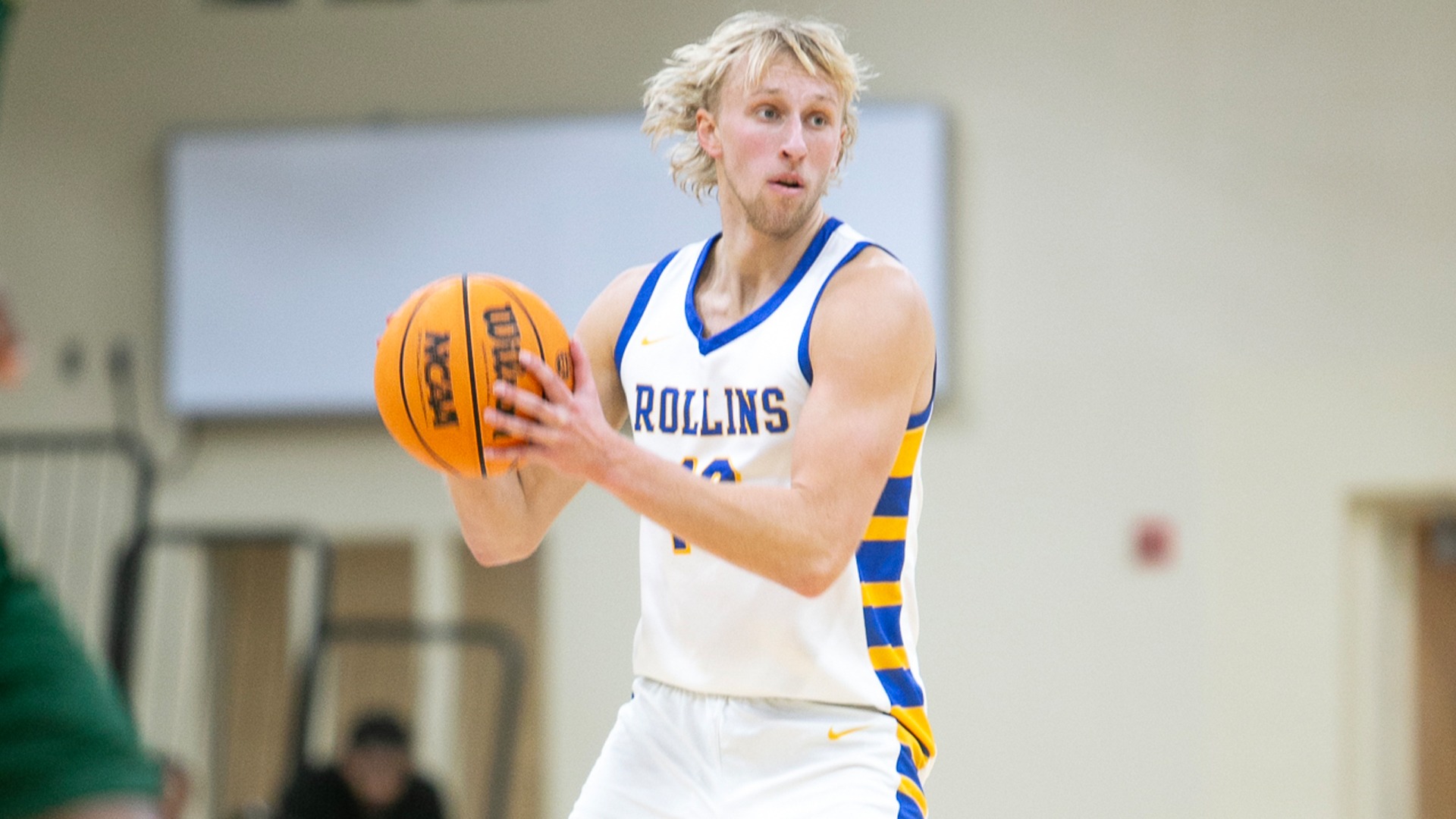 MBKB Marshall Klug holding the ball