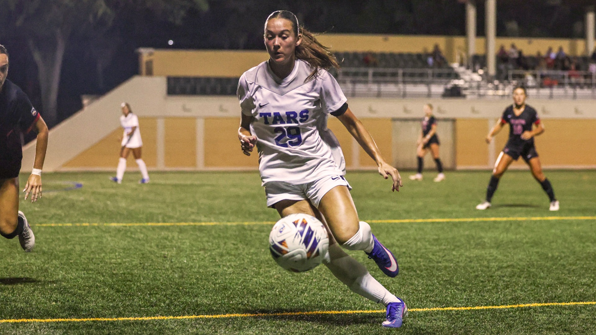 WSOC Gabby Boyd chasing down a ball