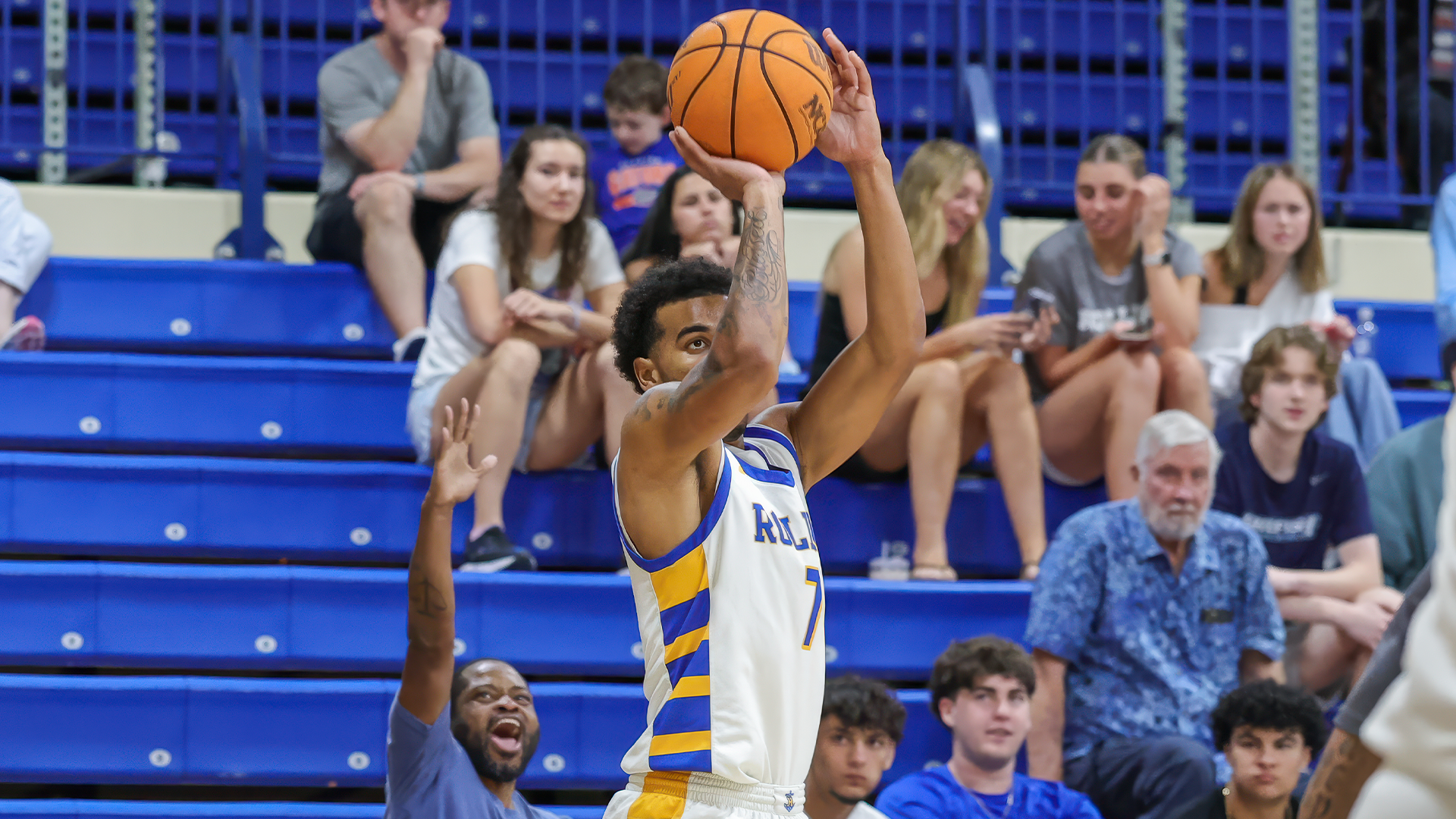 MBKB Cheo James shoots a three
