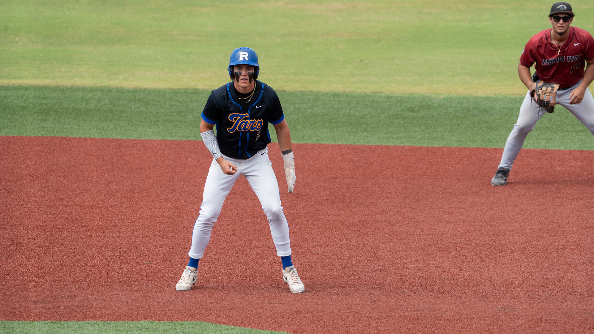 BASE Jimmy Thies on first base