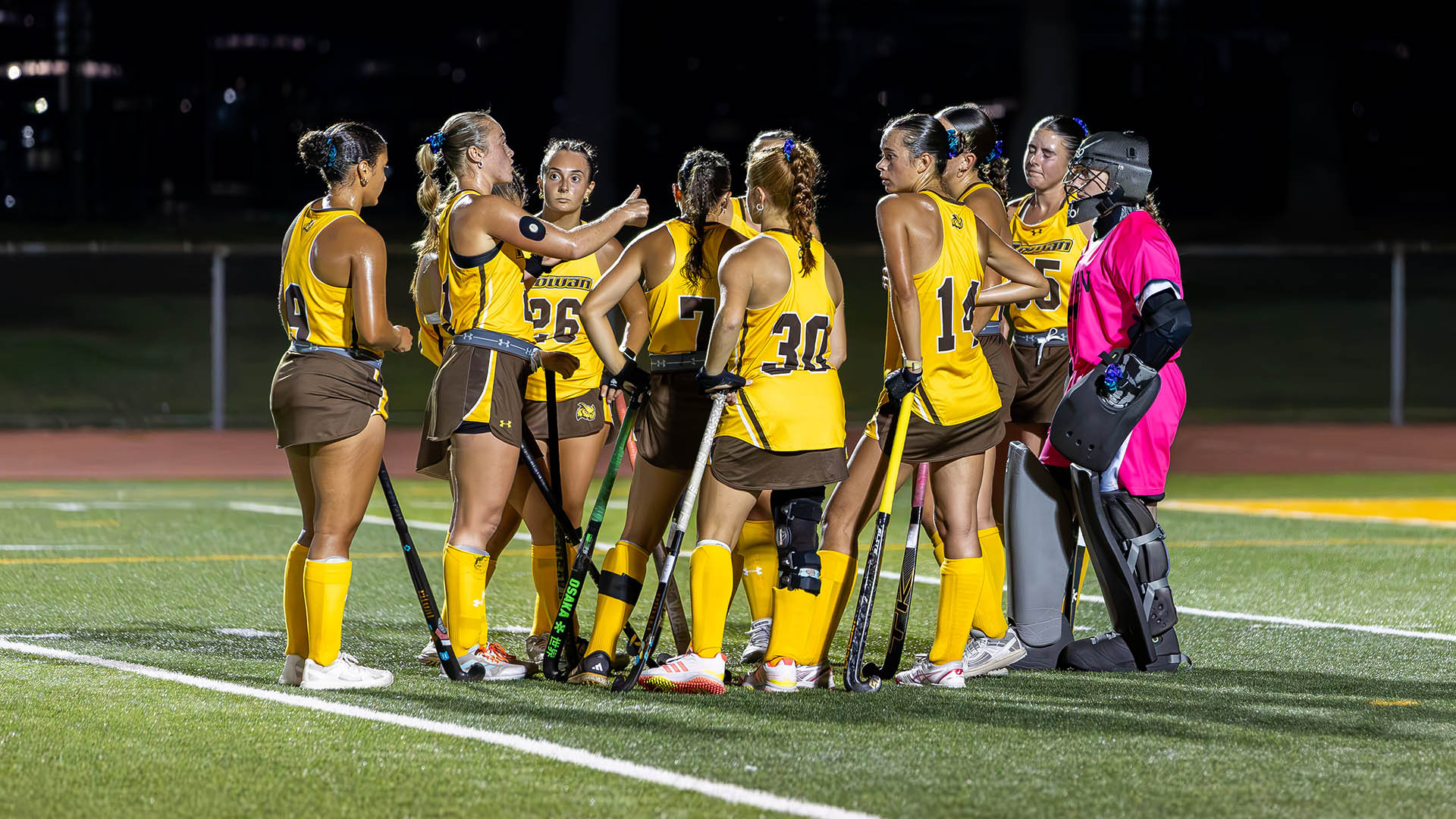 FH-Huddle-99