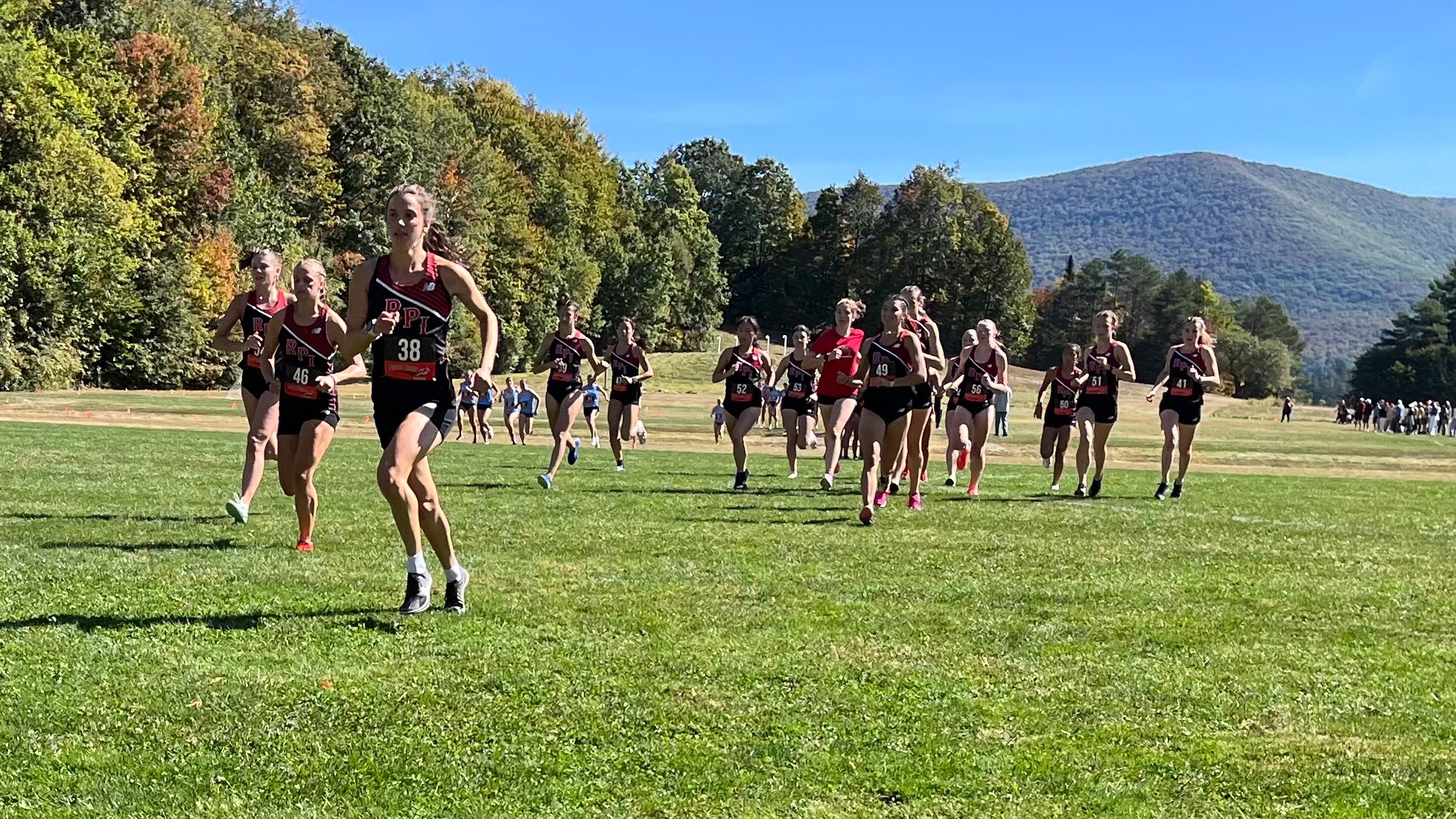 The 2025 RPI Women's Cross Country team