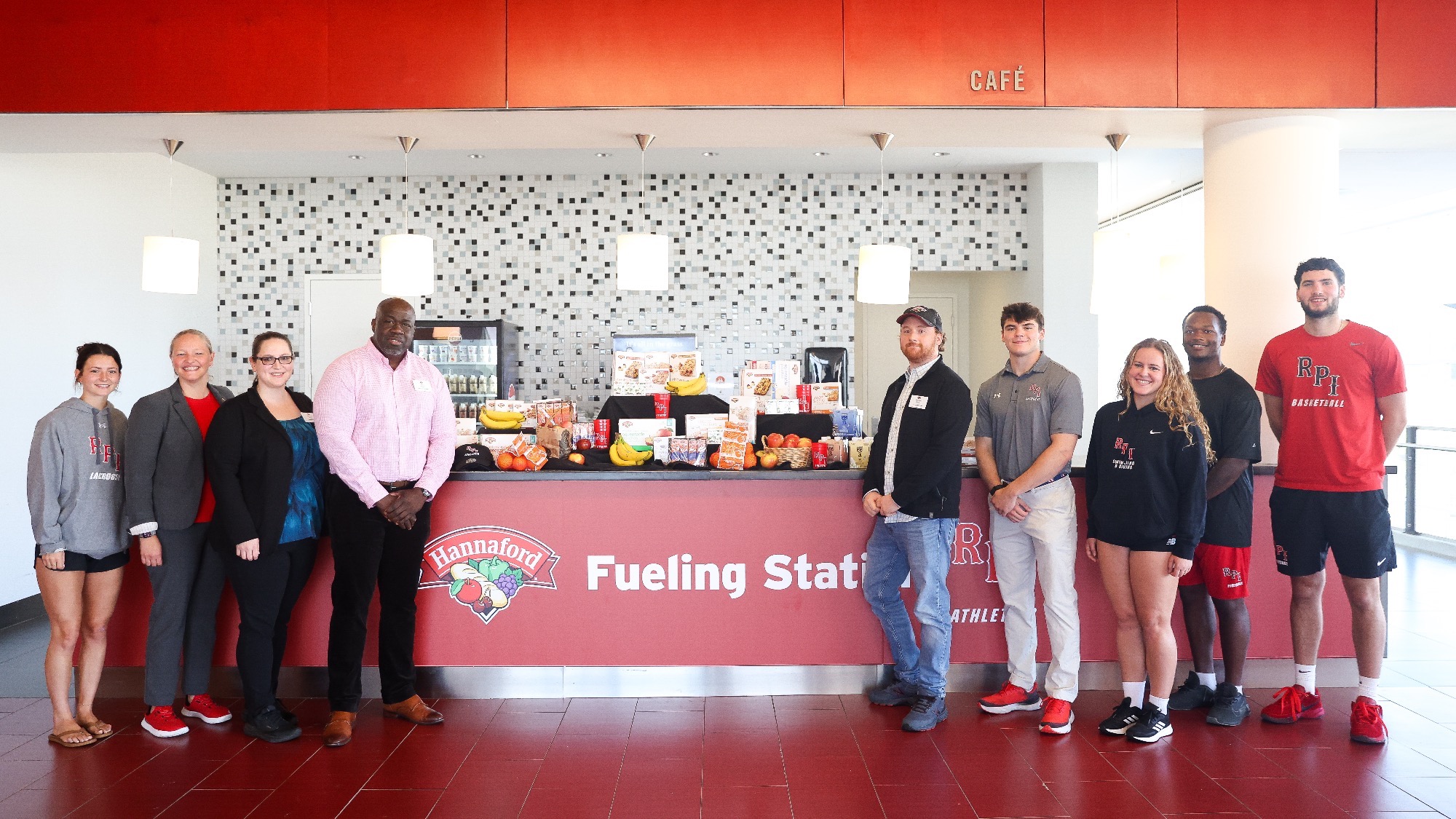 Members of RPI athletics and Hannaford supermarkets at the Hannaford fueling station in ECAV.