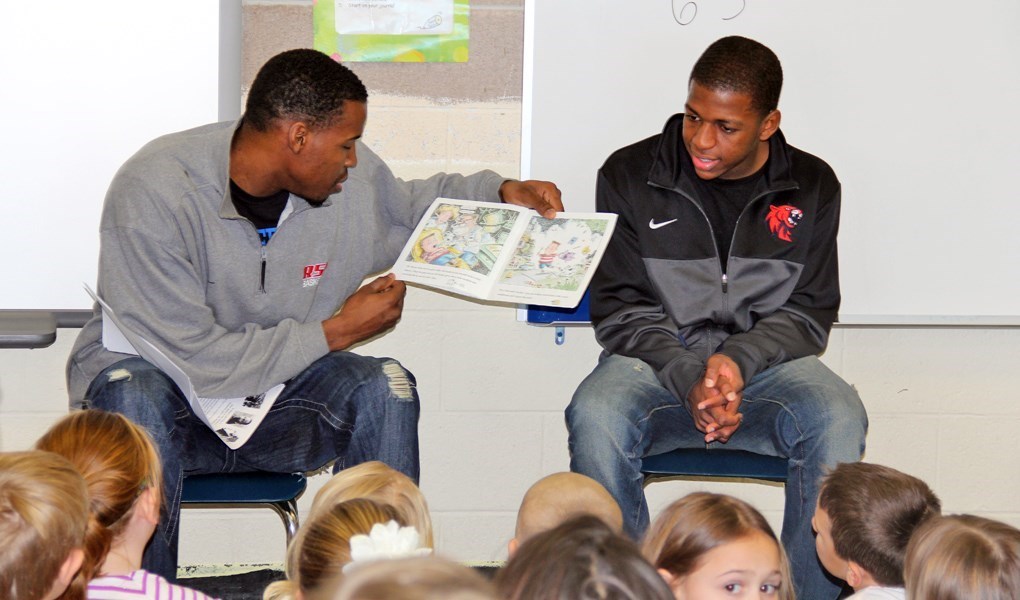 Damion Hooks Men's Basketball Rogers State University Athletics