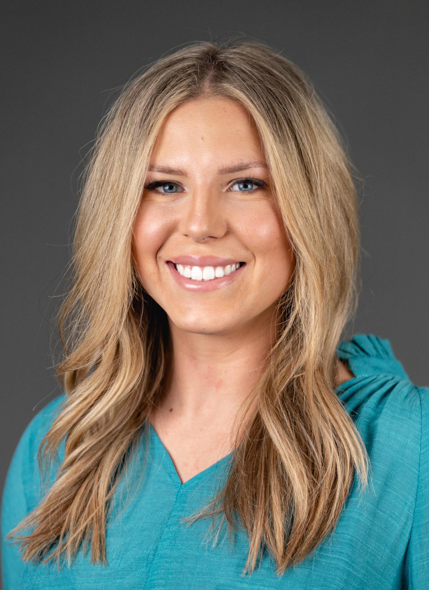 Danelle Day Headshot
