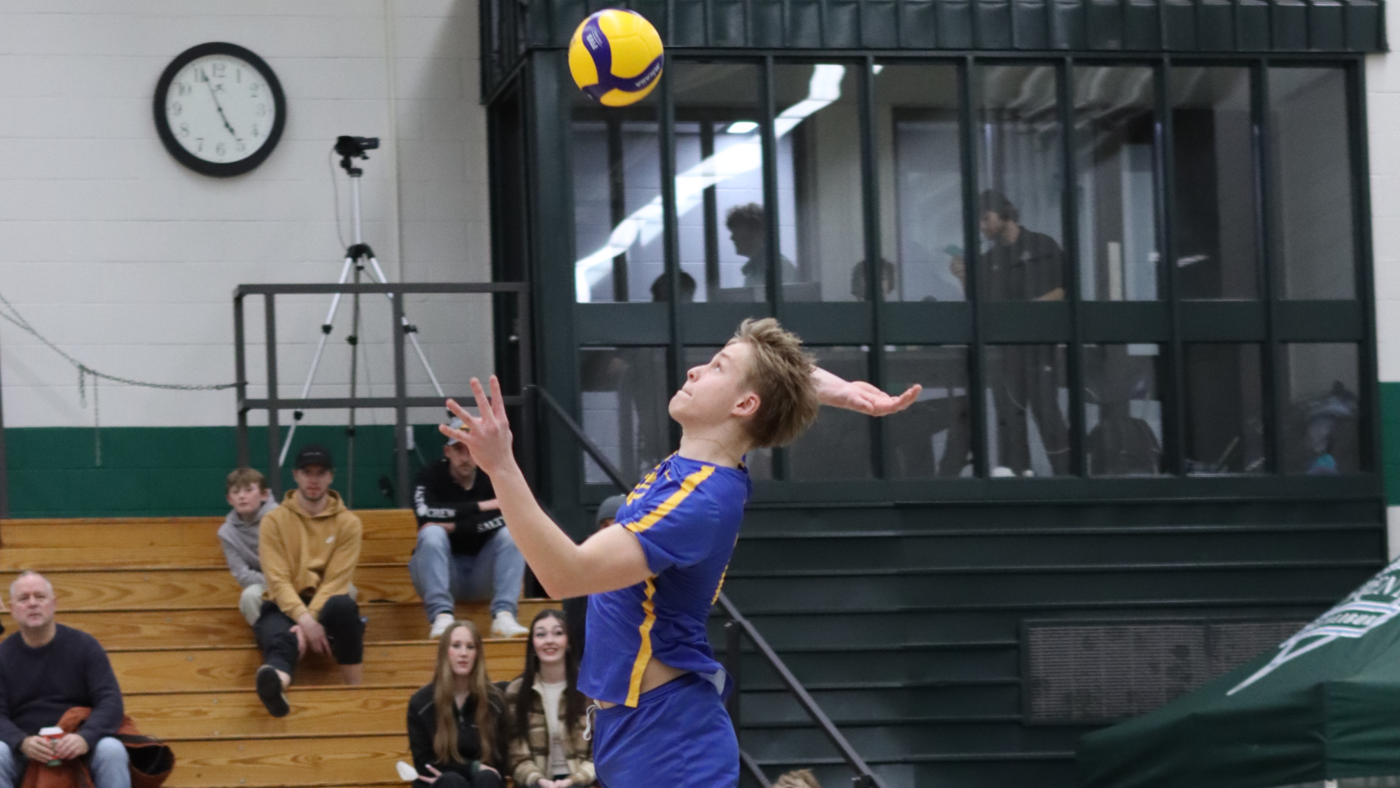 William Gimbert serves the ball