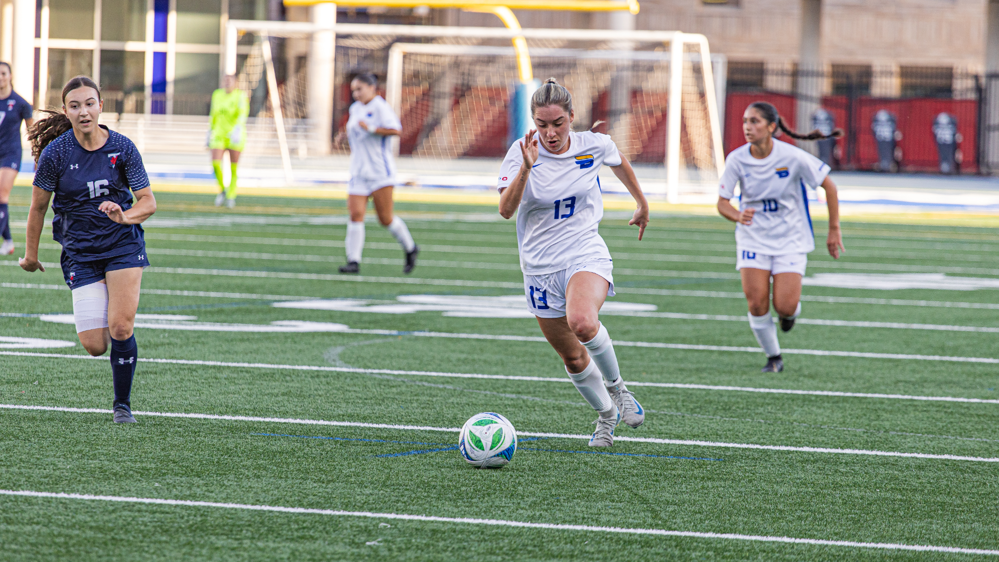 Taylor Fazzari runs with the ball