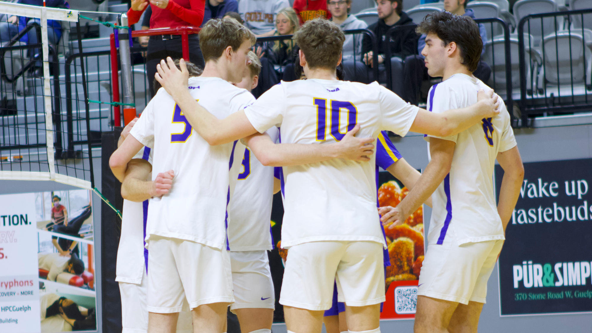 Bold players huddle after a point